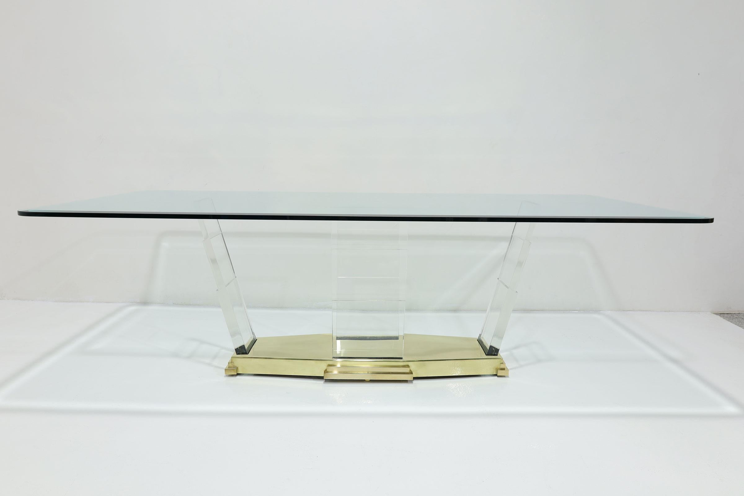 Américain Table de salle à manger Lorin Marsh avec supports en lucite et base en laiton en vente