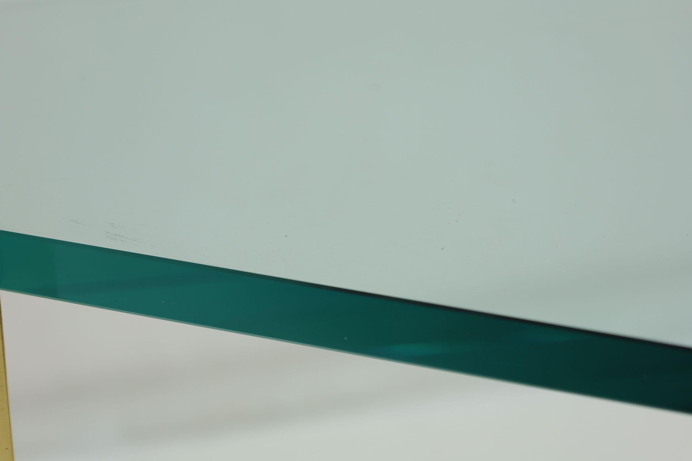 20ième siècle Table de salle à manger Lorin Marsh avec supports en lucite et base en laiton en vente