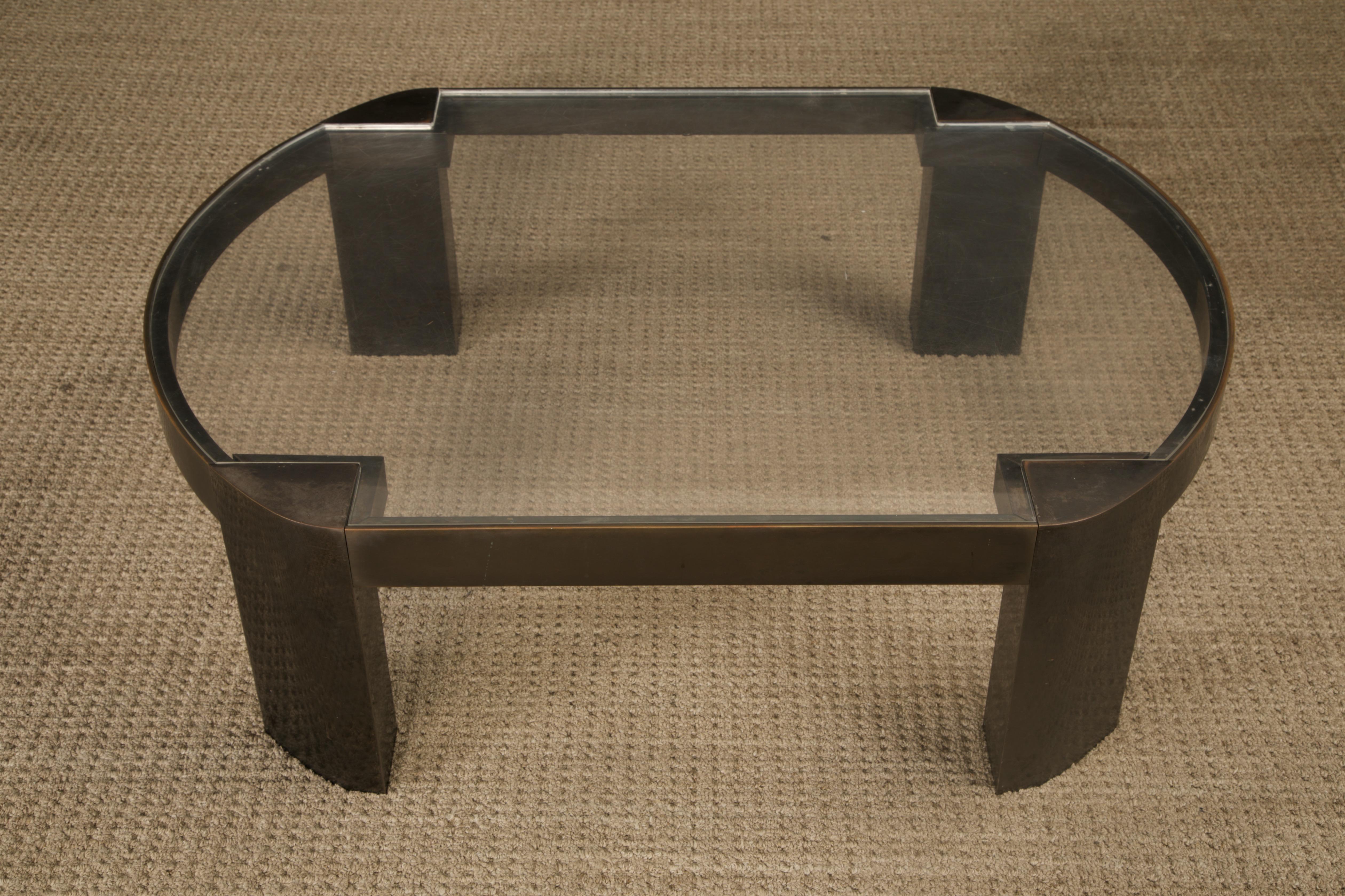 Mesa baja 'Banker' de Karl Springer en bronce patinado y lucita, años 70 Estadounidense en venta
