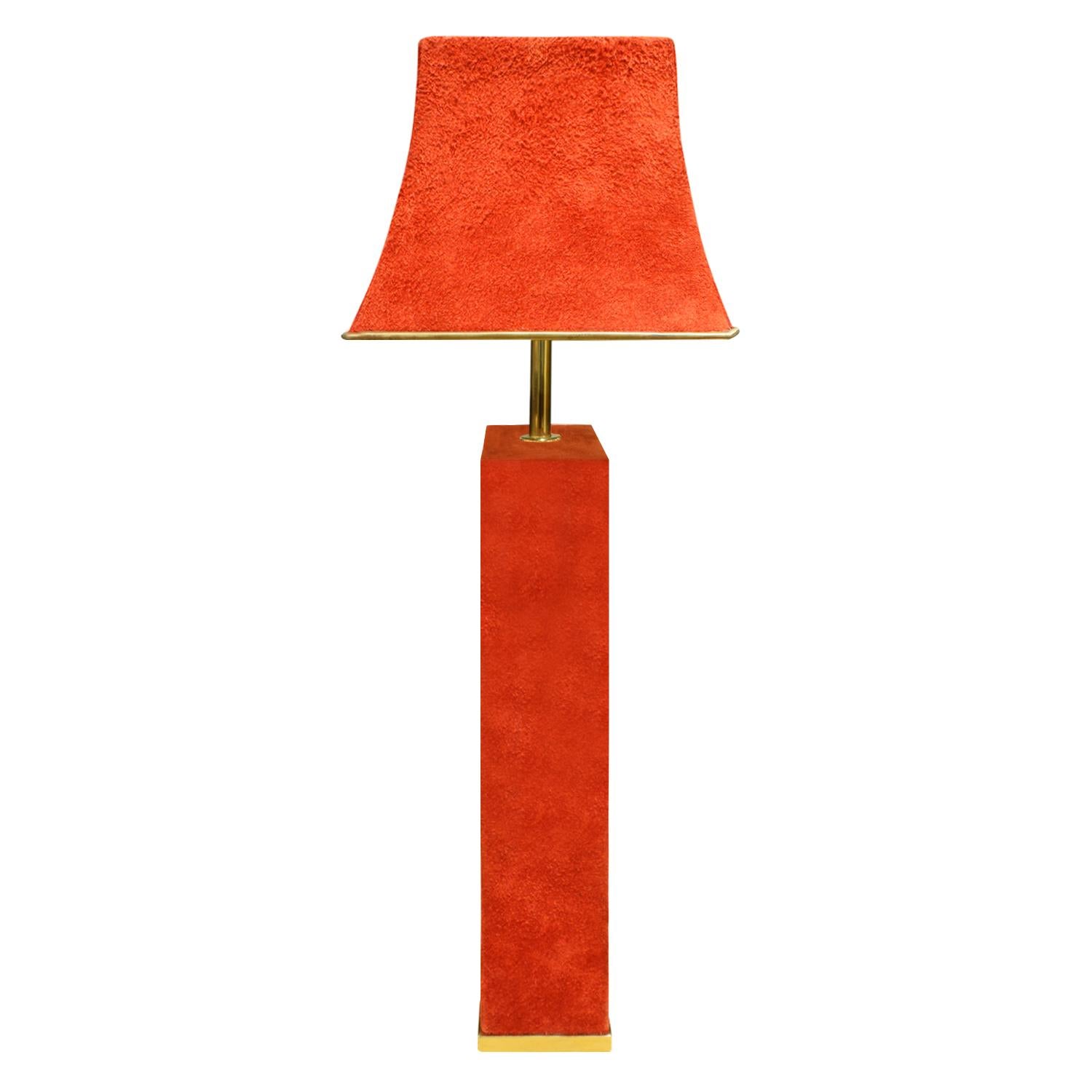Exceptional table lamp and shade in brass clad with red suede by Karl Springer, American 1970's. This table lamp is very luxurious and a fine example of Springer’s unsurpassed craftsmanship.
