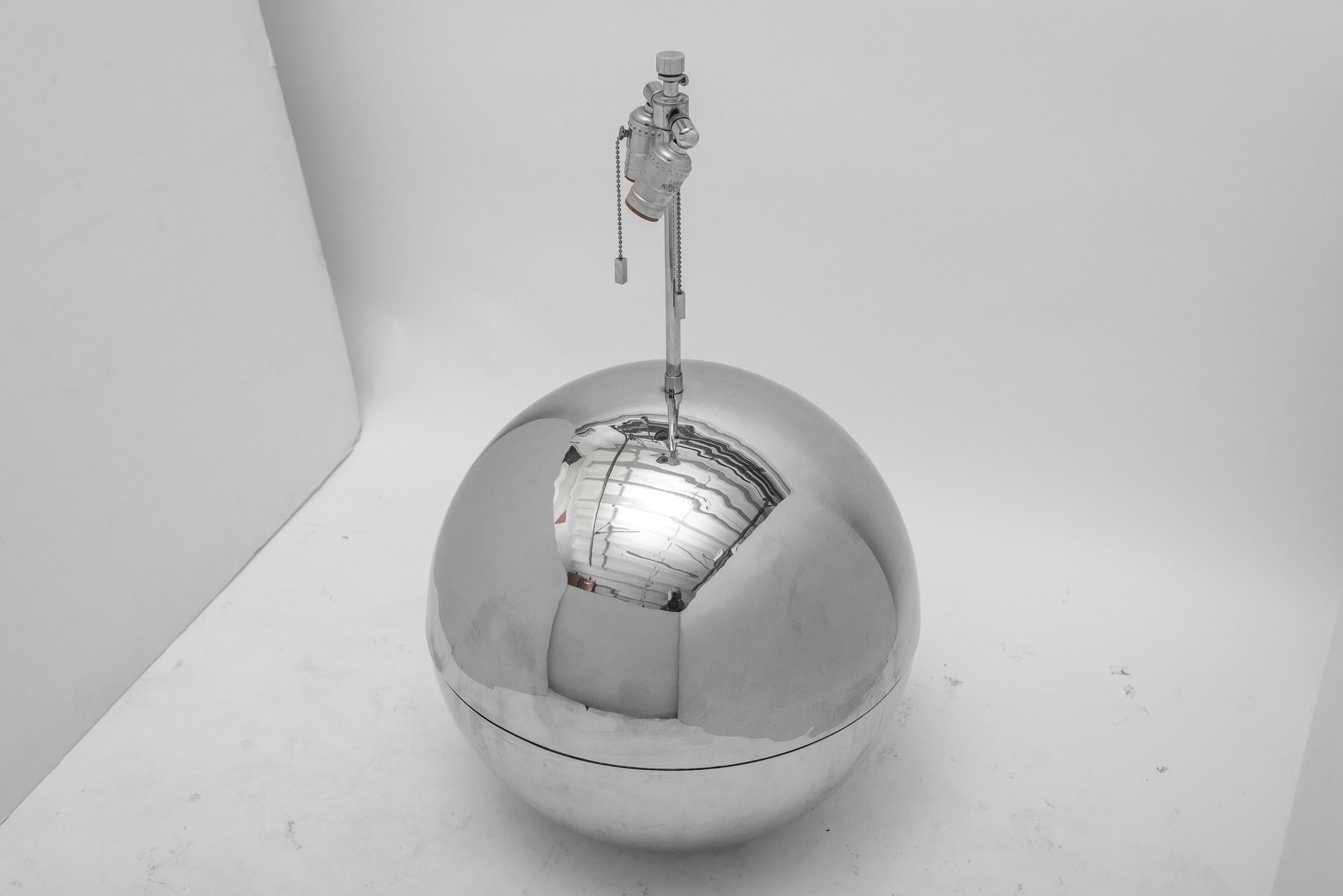 Américain Lampes orbes en métal chromé Karl Springer en vente