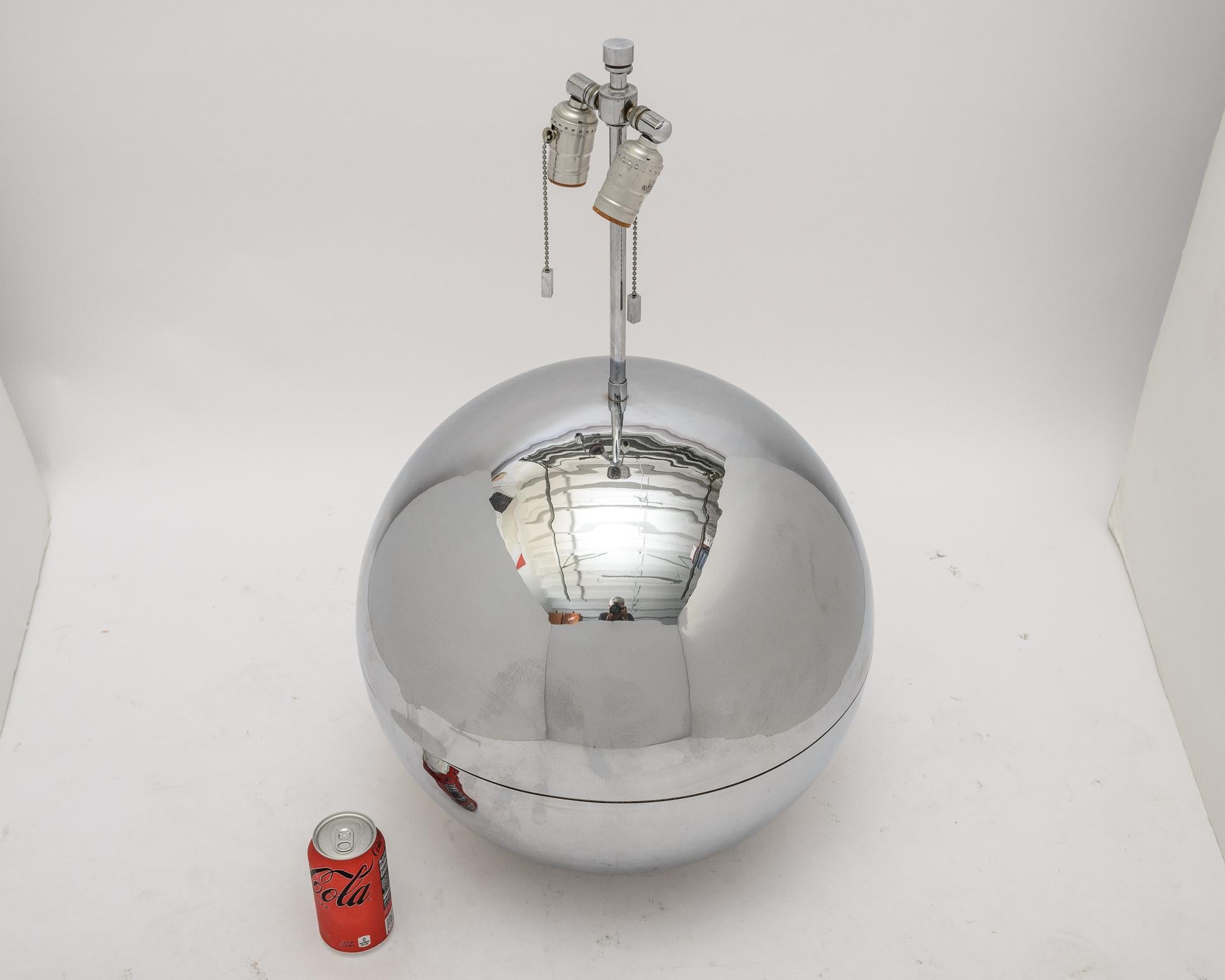 Lampes orbes en métal chromé Karl Springer Bon état - En vente à West Palm Beach, FL