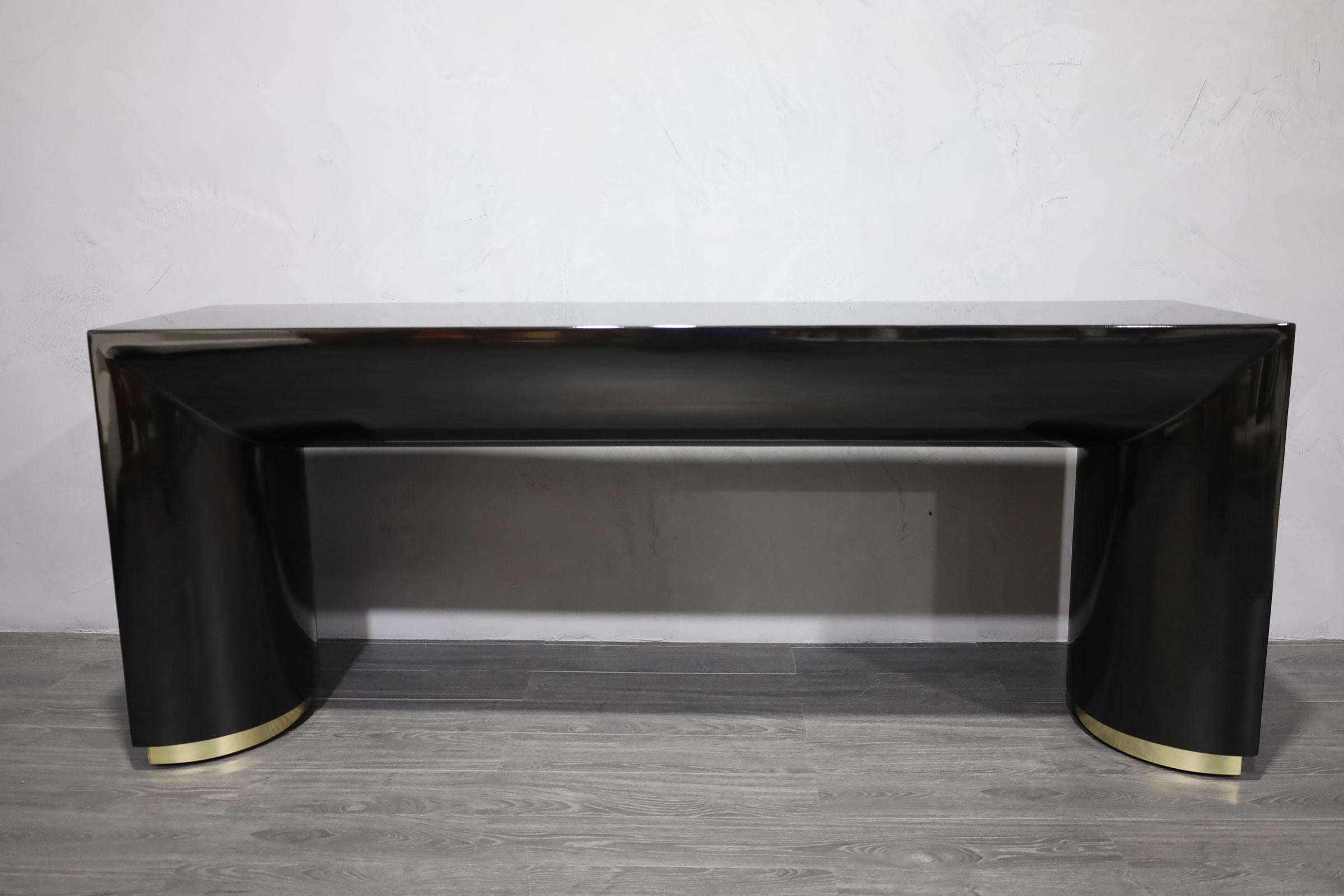 Mid-Century Modern Table console Belly de Harrison Van-Horn en laque noire en vente