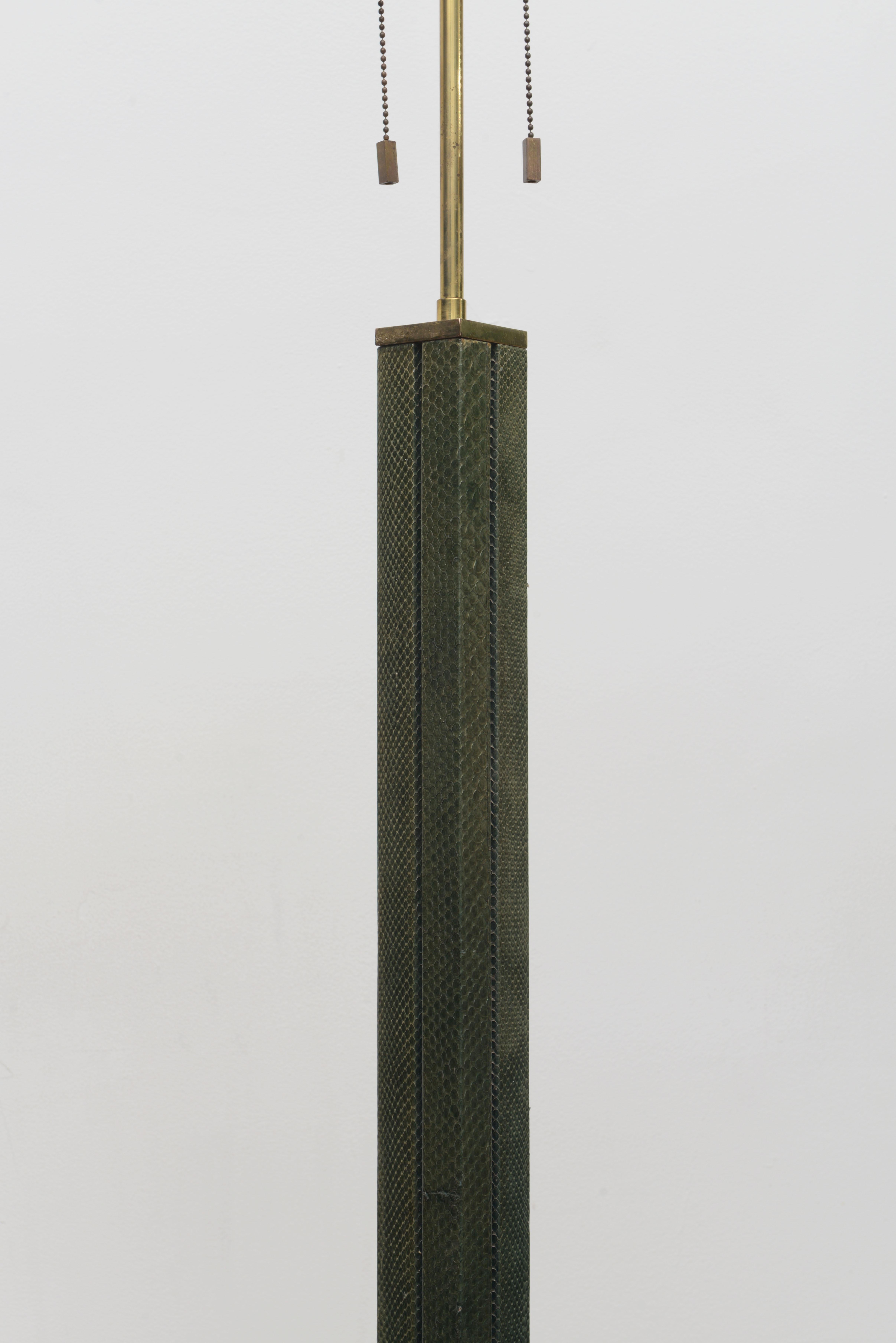 Karl Springer Deep Green Snakeskin and Brass Floorlamp, 1970s In Good Condition For Sale In Brooklyn, NY