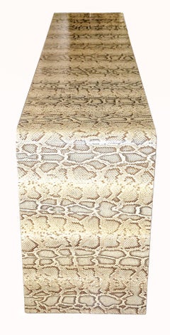 Karl Springer Außergewöhnlicher langer Natur-Python-Wasserfall-Konsolentisch