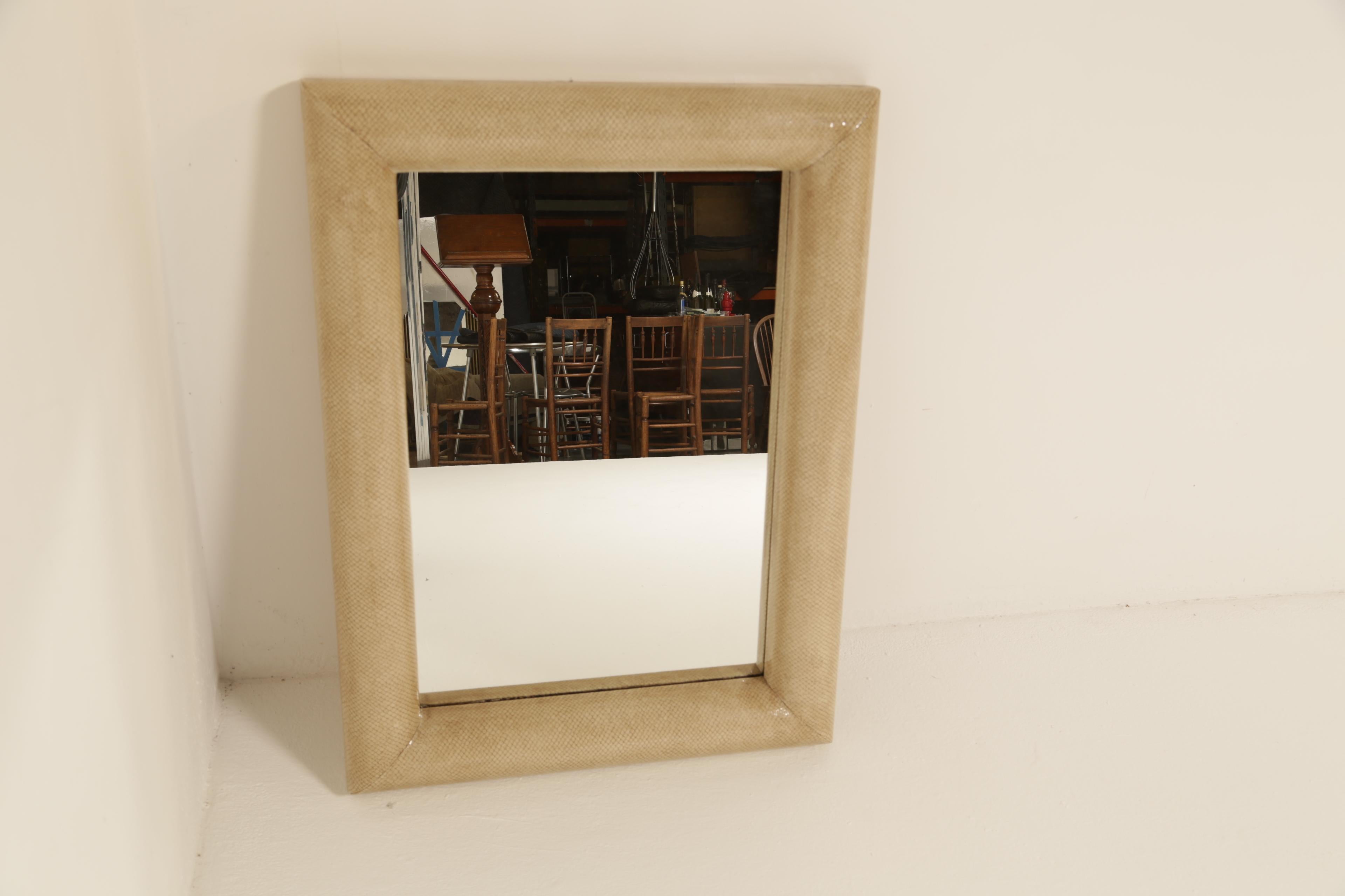 Miroir rectangulaire en fausse peau de serpent Karl Springer, 1970, style Hollywood Regency en vente 3