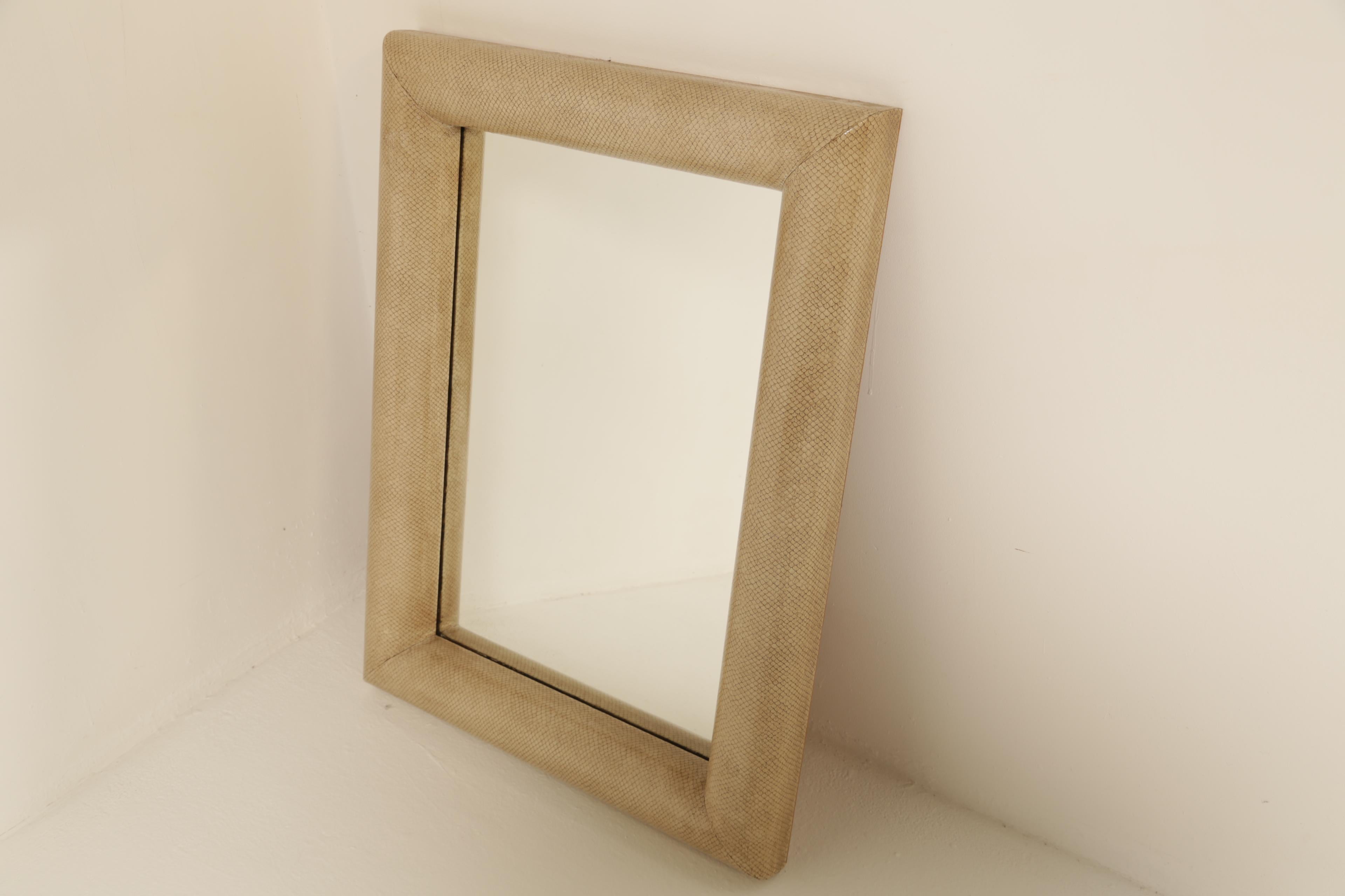 Miroir rectangulaire en fausse peau de serpent Karl Springer, 1970, style Hollywood Regency en vente 2