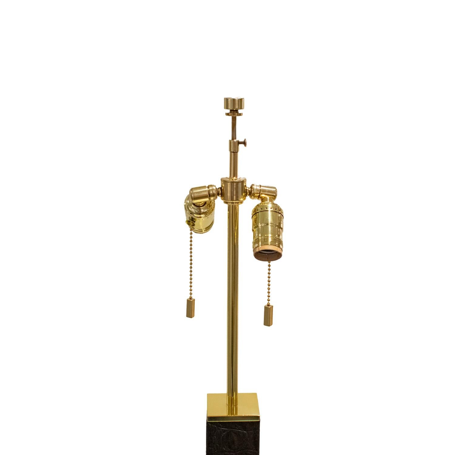 Americano Lampada da terra Karl Springer in coccodrillo marrone intenso con accenti in ottone anni '70 in vendita