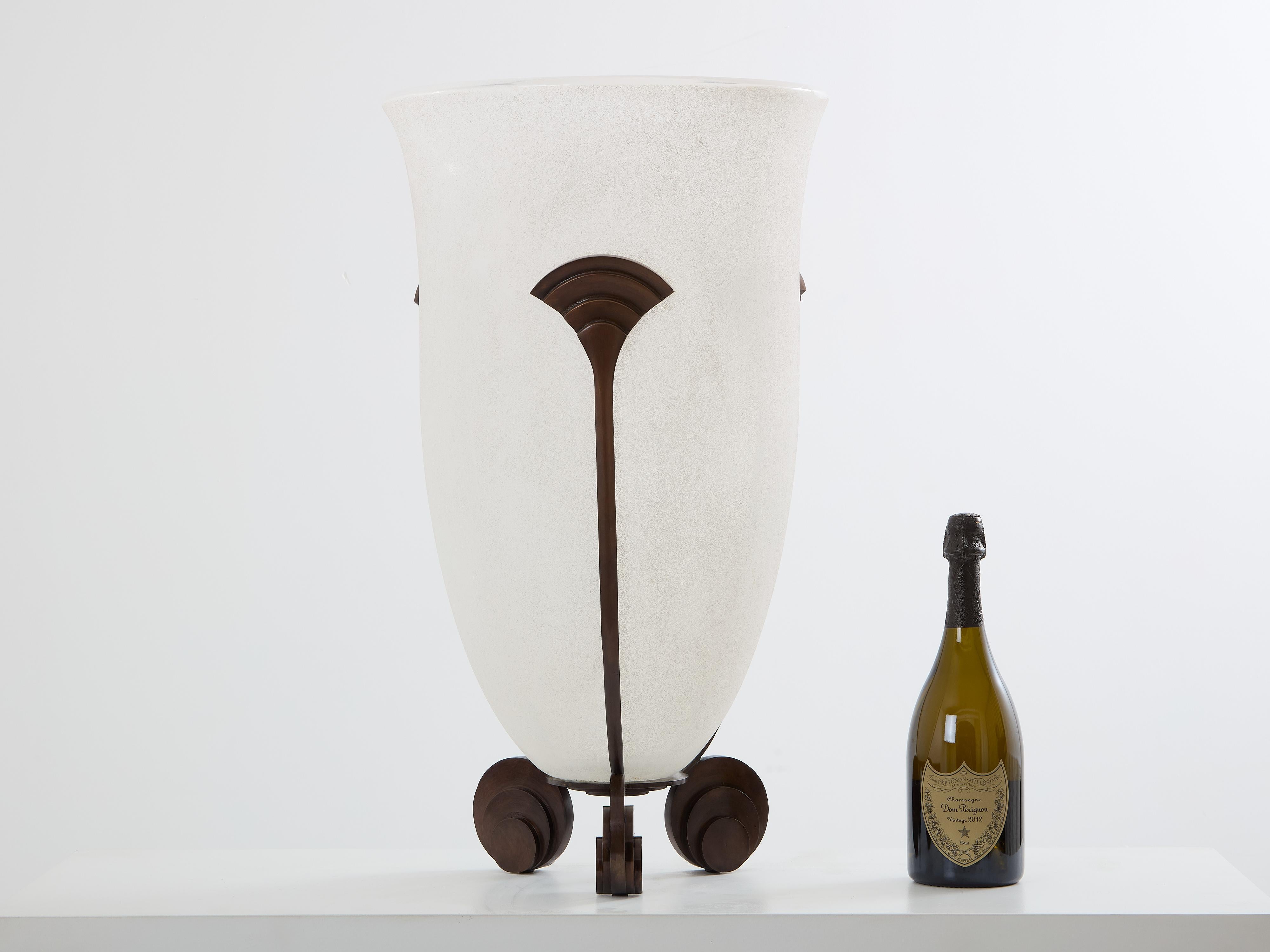 Karl Springer per Seguso grande vaso in bronzo Art Deco in vetro smerigliato 1980 In condizioni buone in vendita a Paris, IDF
