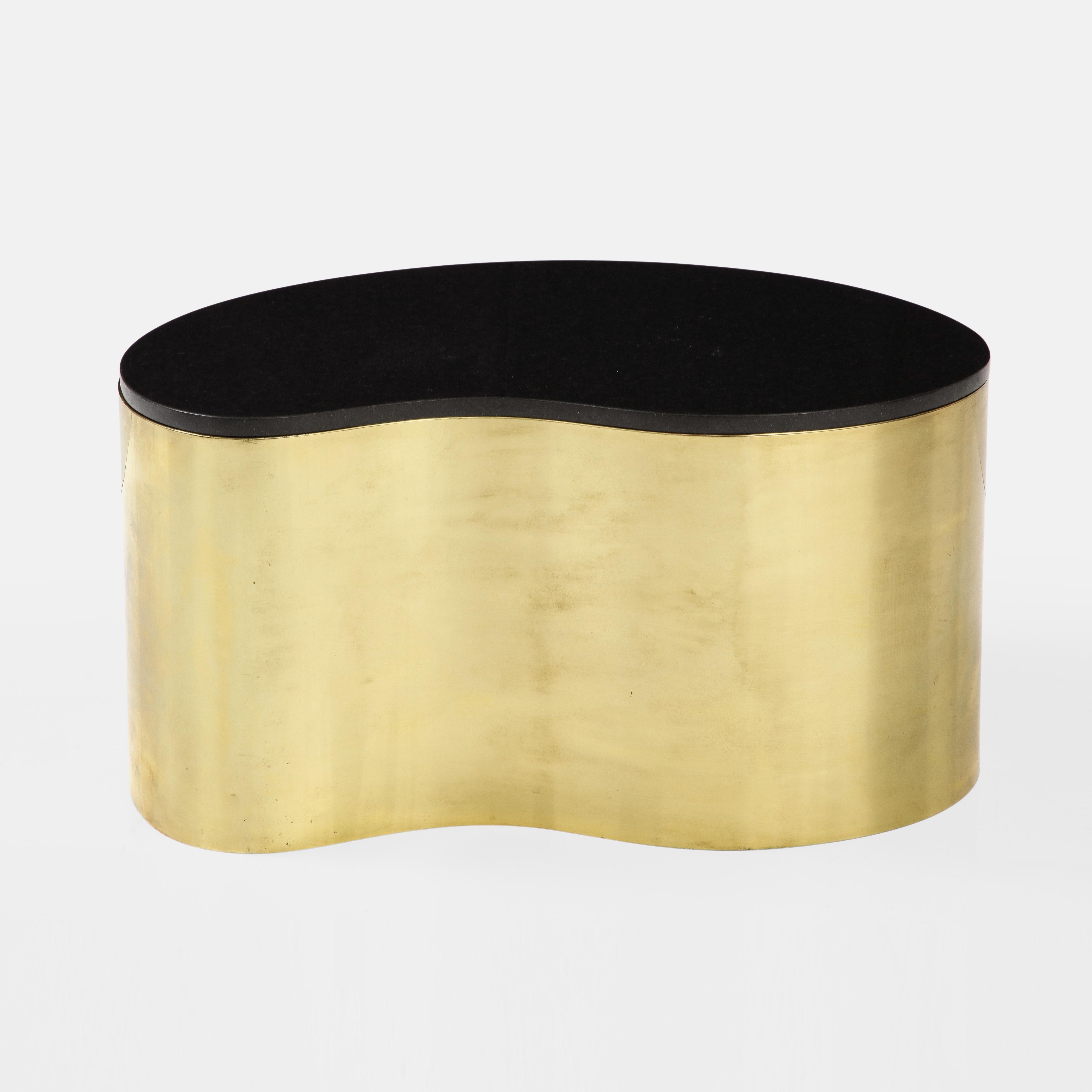 Karl Springer Freeform Coffee Table in Brass and Black Granite Top, 1970s For Sale 4