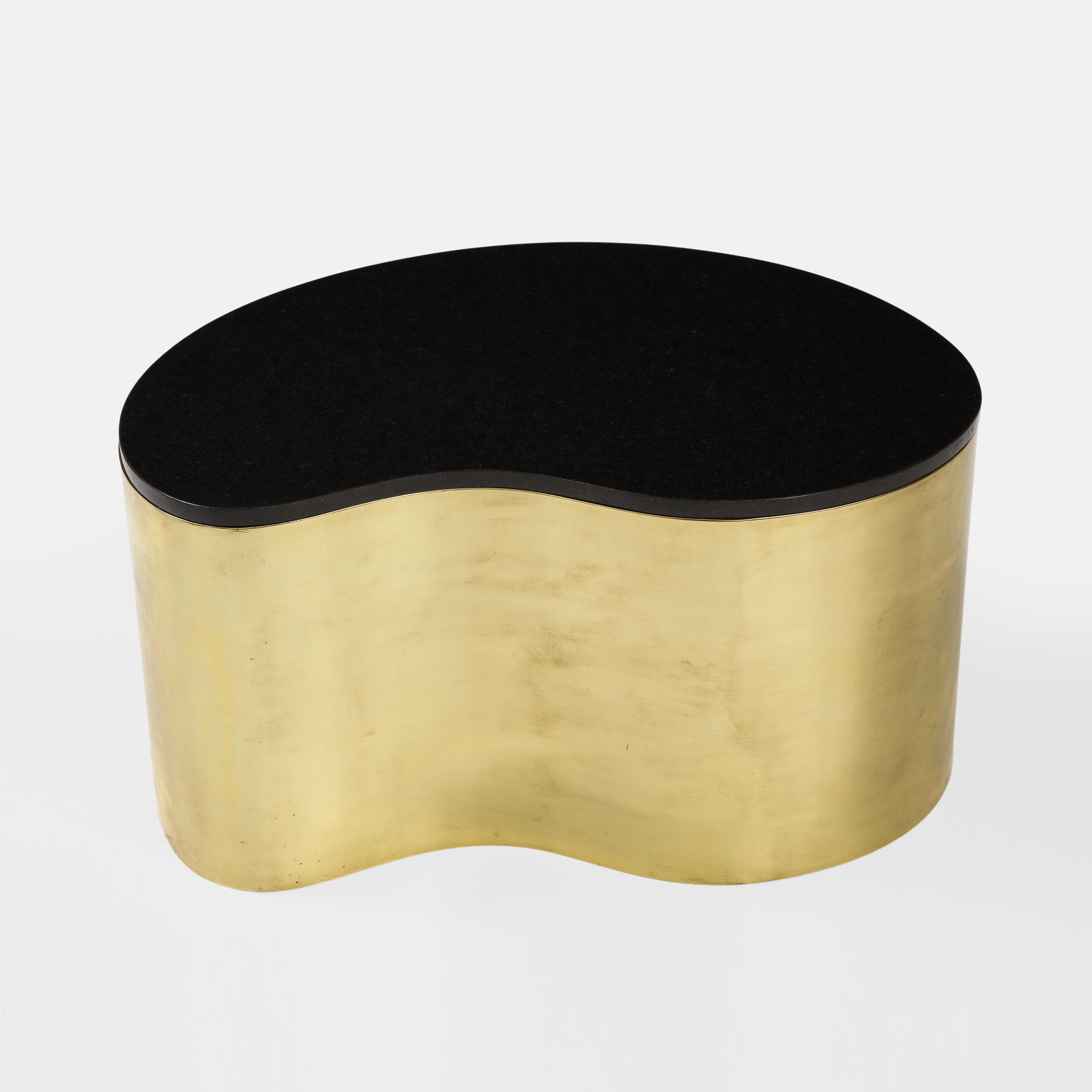 Karl Springer Freeform Coffee Table in Brass and Black Granite Top, 1970s For Sale 5