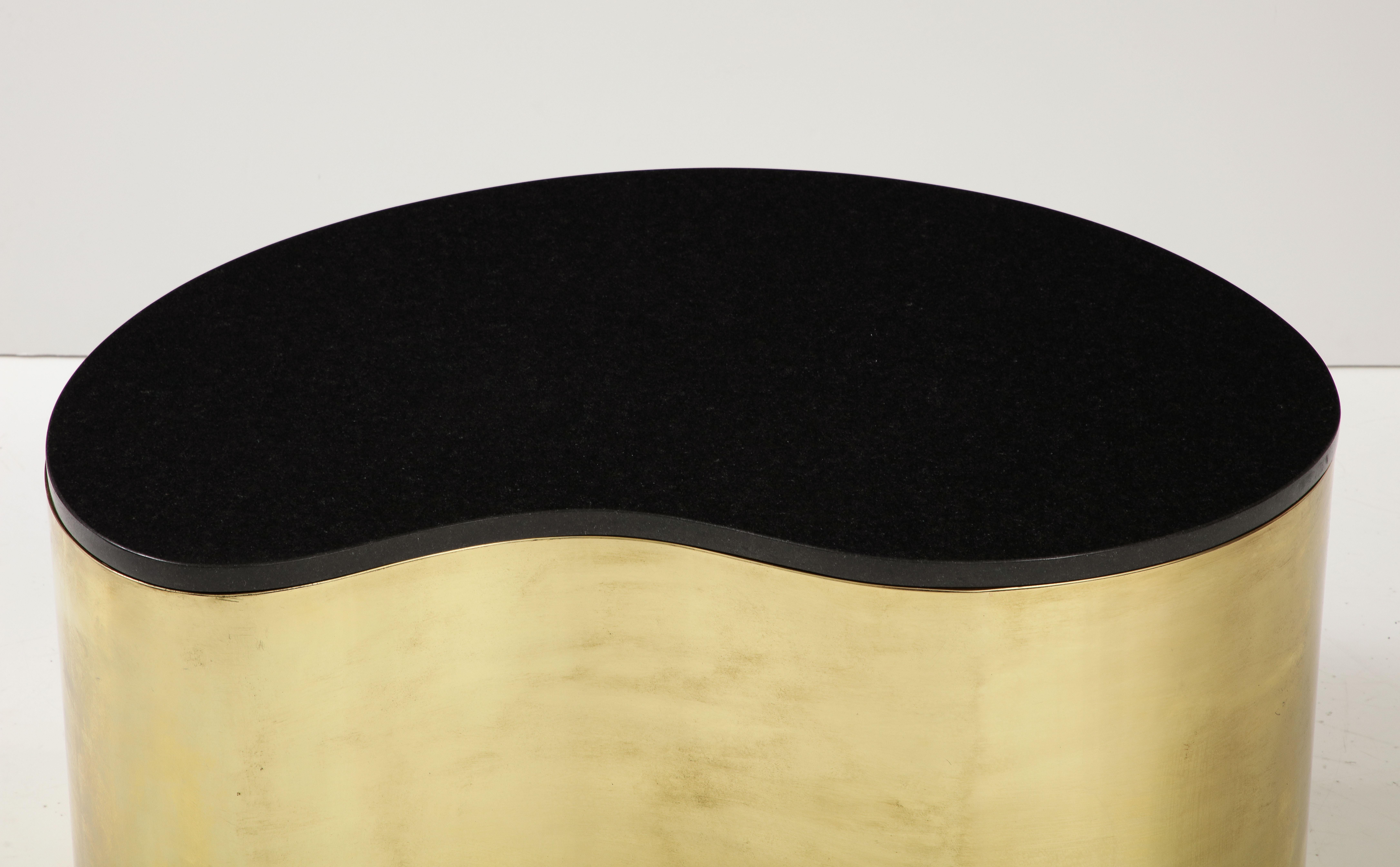 Karl Springer Freeform Coffee Table in Brass and Black Granite Top, 1970s For Sale 6