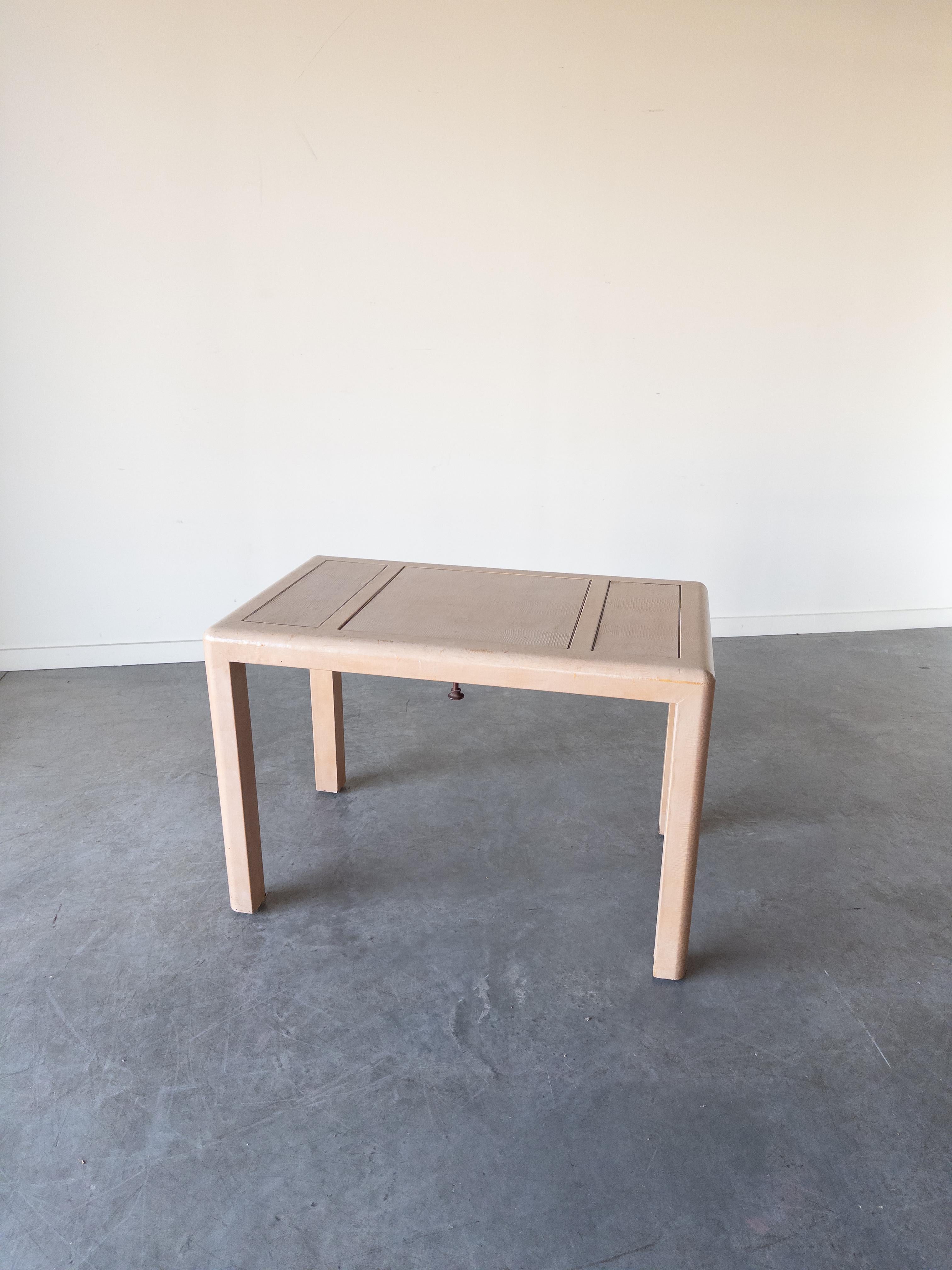 Karl Springer Game Table in Wrapped Lizard Skin, 1970s In Good Condition In New York, NY