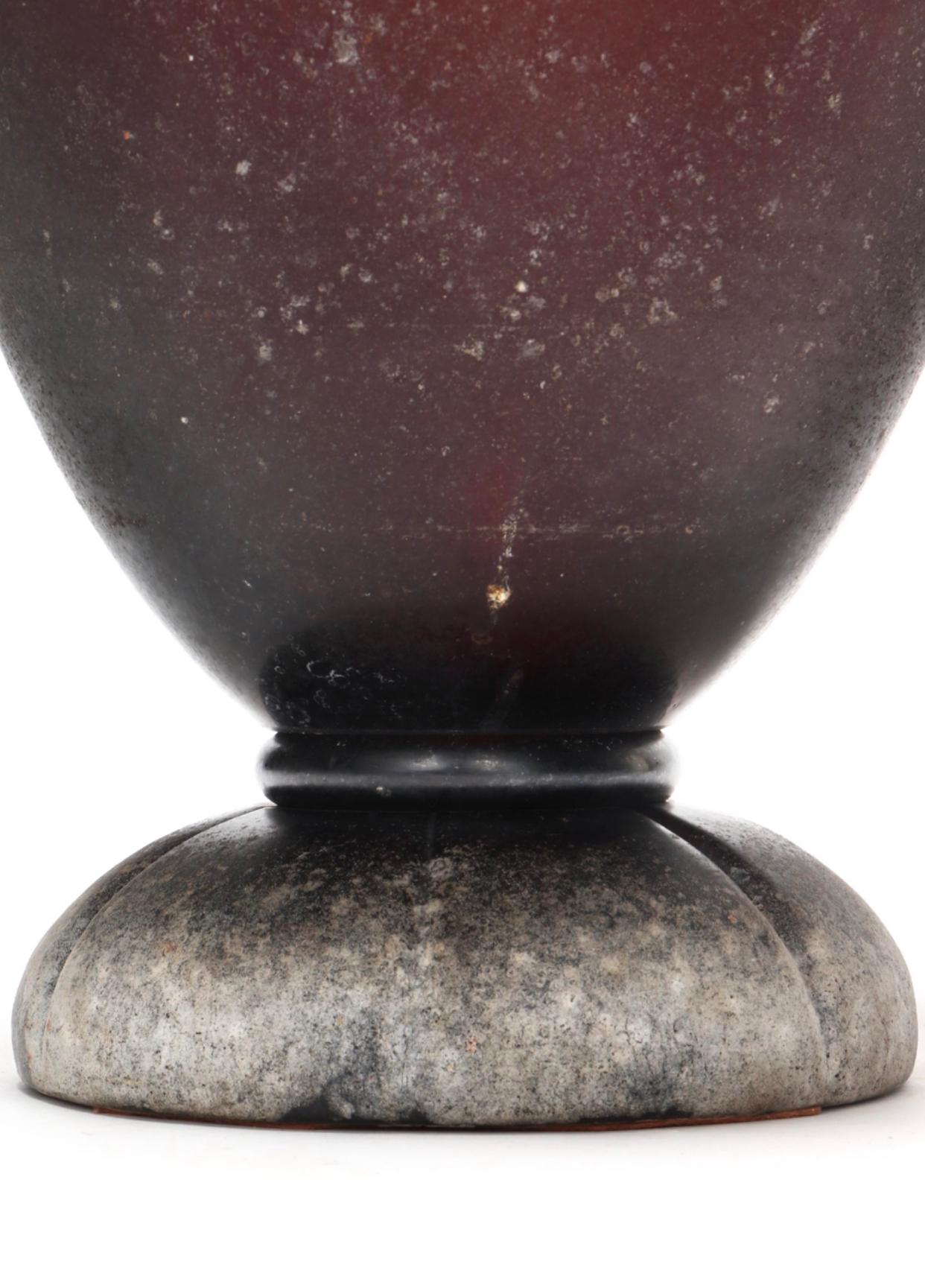 Karl Springer (alemán/estadounidense, 1931-1991), Gran recipiente de vidrio Scavo. Firmado. Vidrio en venta
