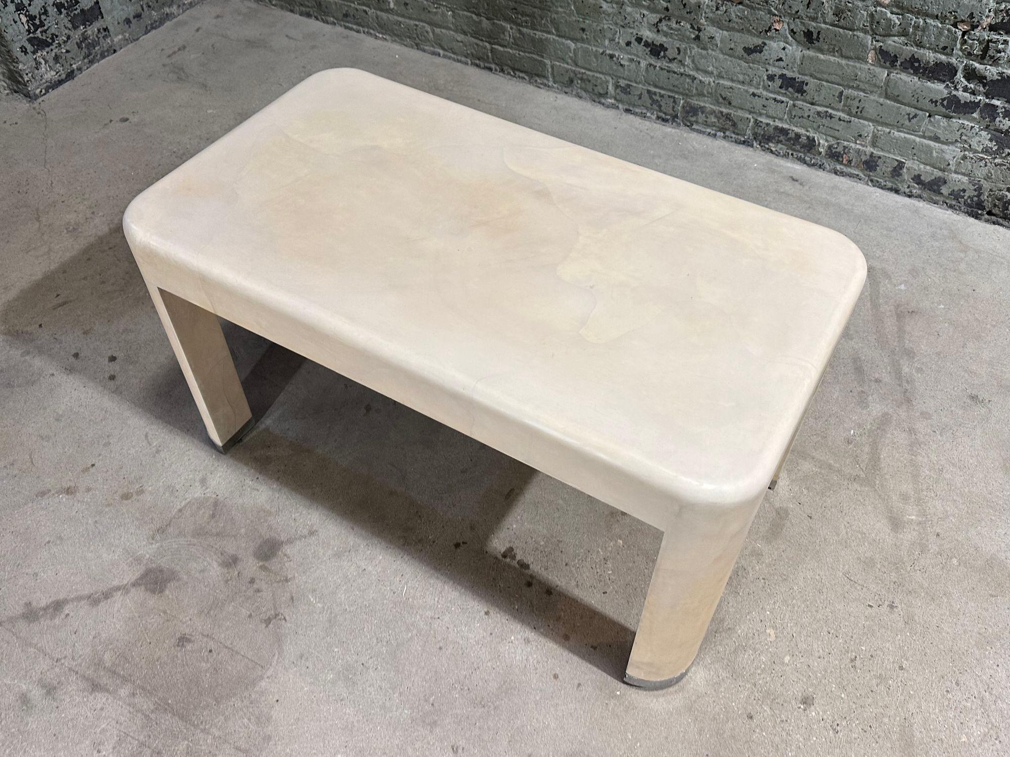 Table basse en peau de chèvre Karl Springer, 1977 Bon état - En vente à Chicago, IL