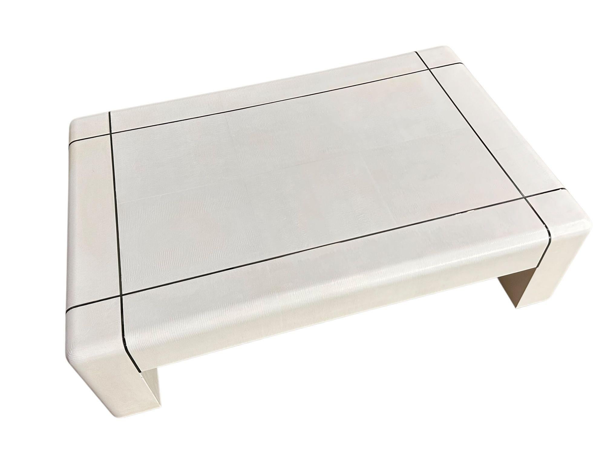 Postmoderne Table basse en peau de lézard Karl Springer Heavy Parsons avec incrustation en bronze, 1986 en vente