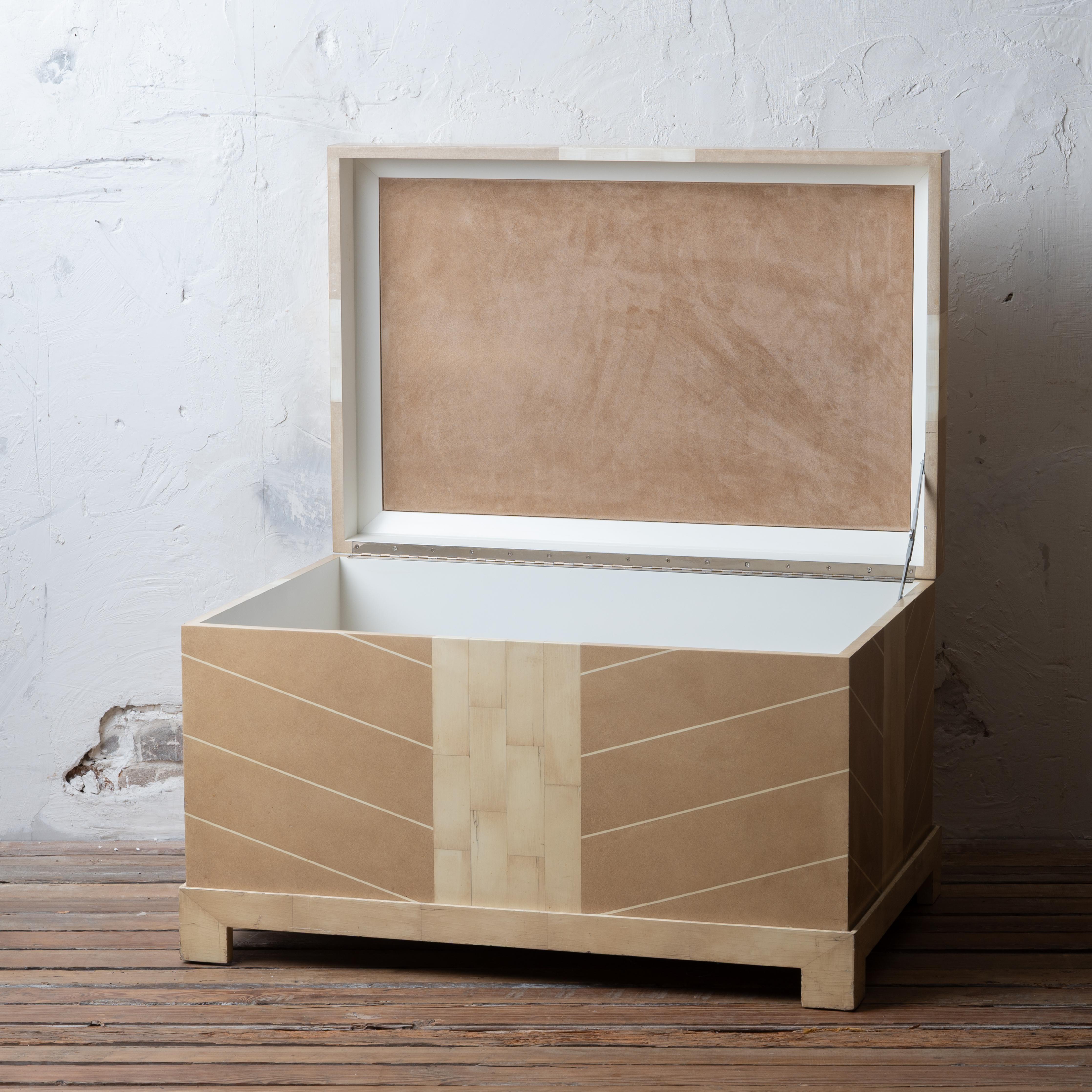 Caja de Kioto Karl Springer sobre soporte, c.1970 en Bueno estado para la venta en Savannah, GA