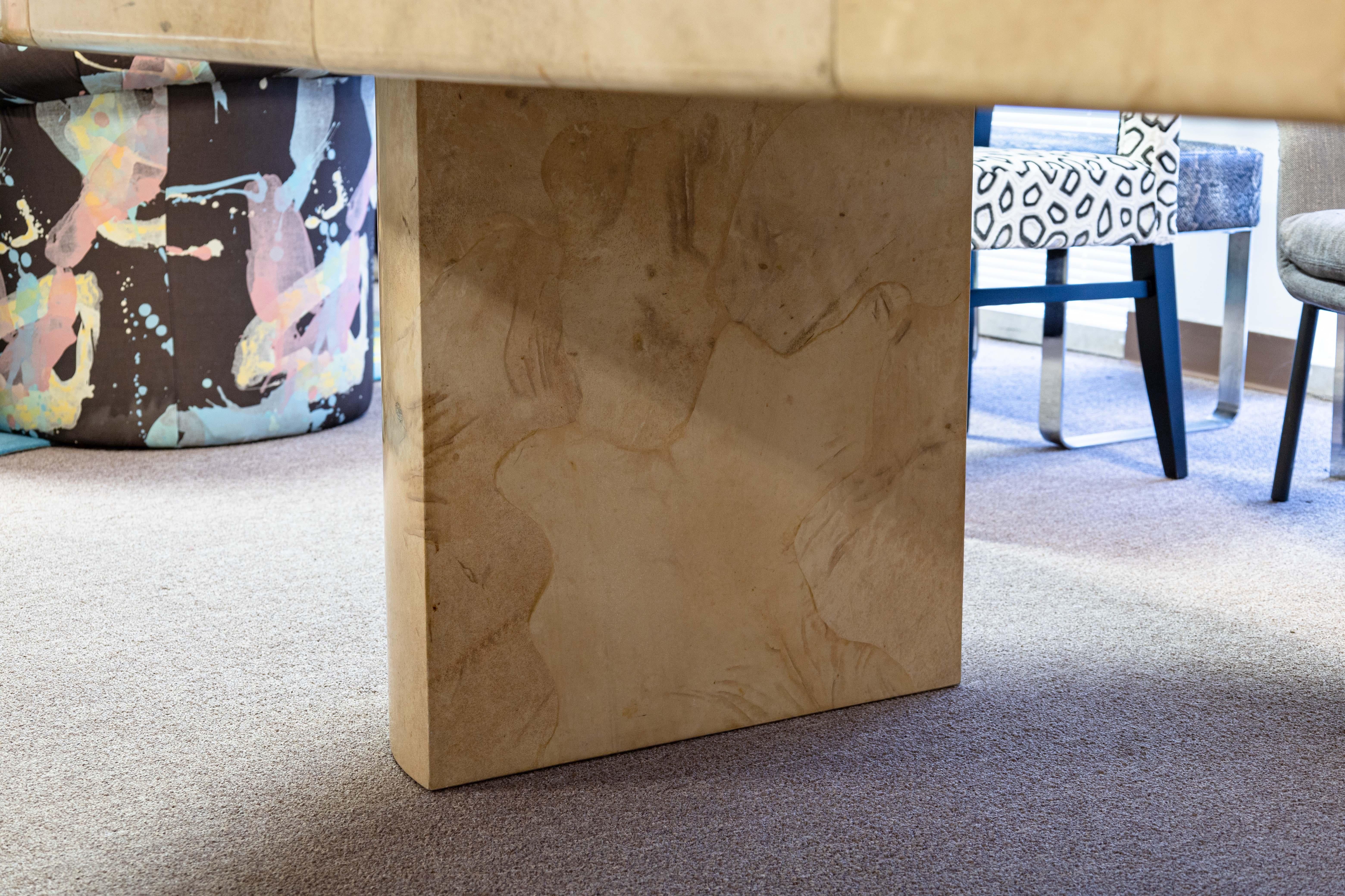 Table de salle à manger extensible en peau de chèvre laquée des années 1970 avec 4 abattants 1