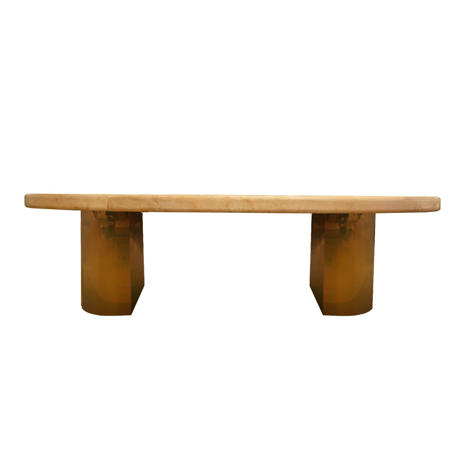 Moderne Karl Springer Grande table de salle à manger en peau de chèvre avec bases en laiton, années 1970 en vente