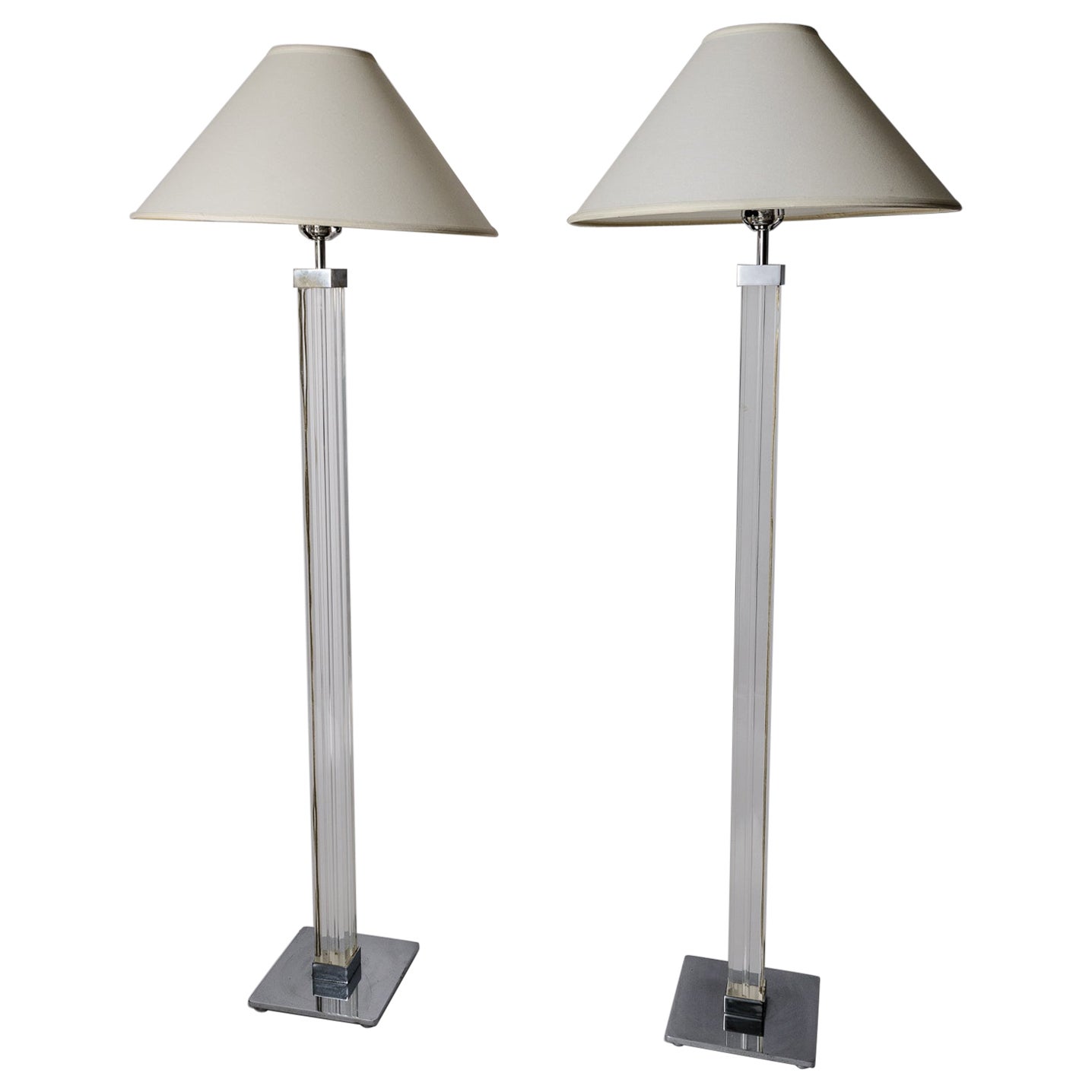Karl Springer Lampadaires en lucite et acier en vente