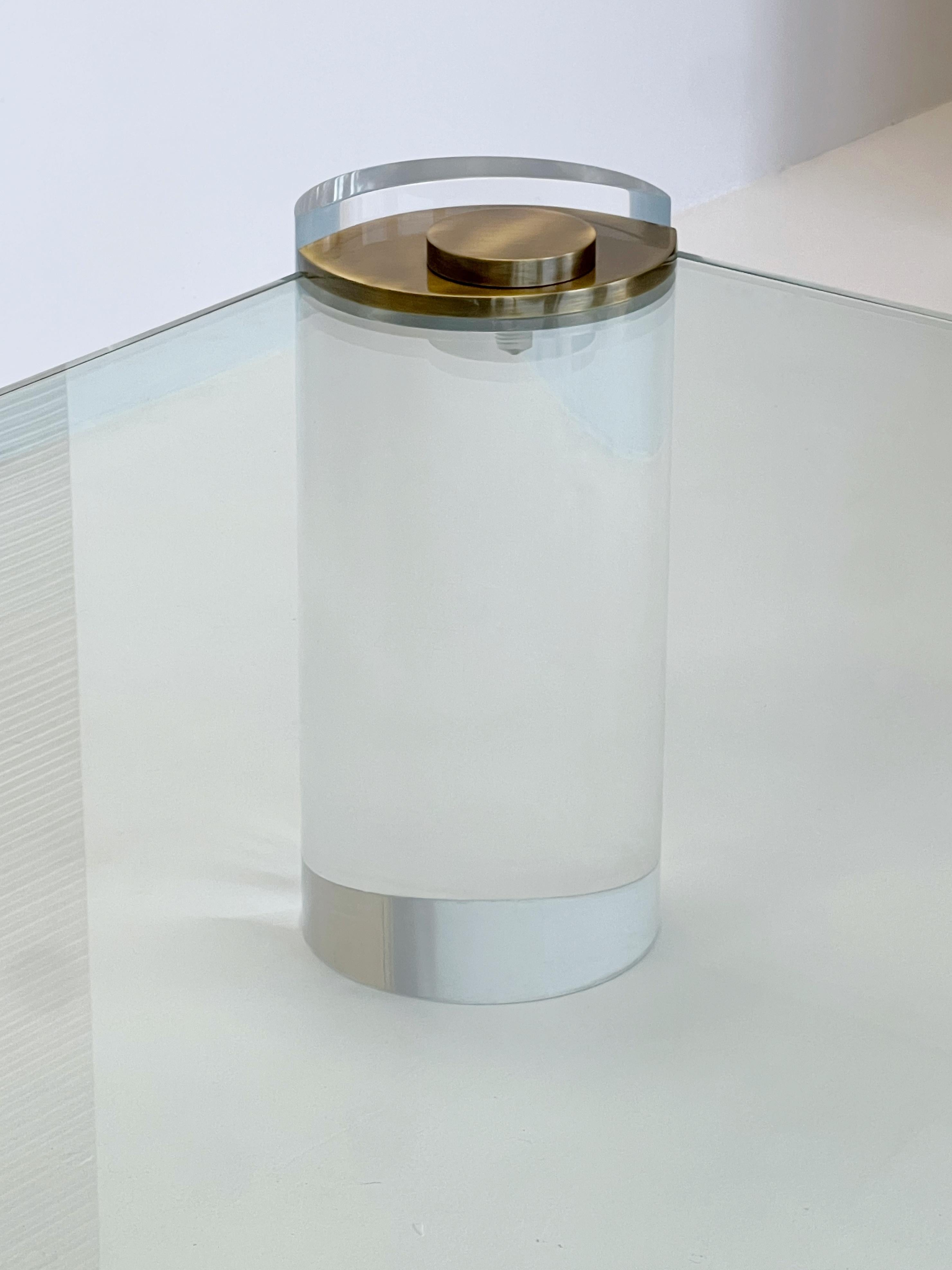 Bronze Karl Springer - Table à cocktail en verre lucite et bronze en vente