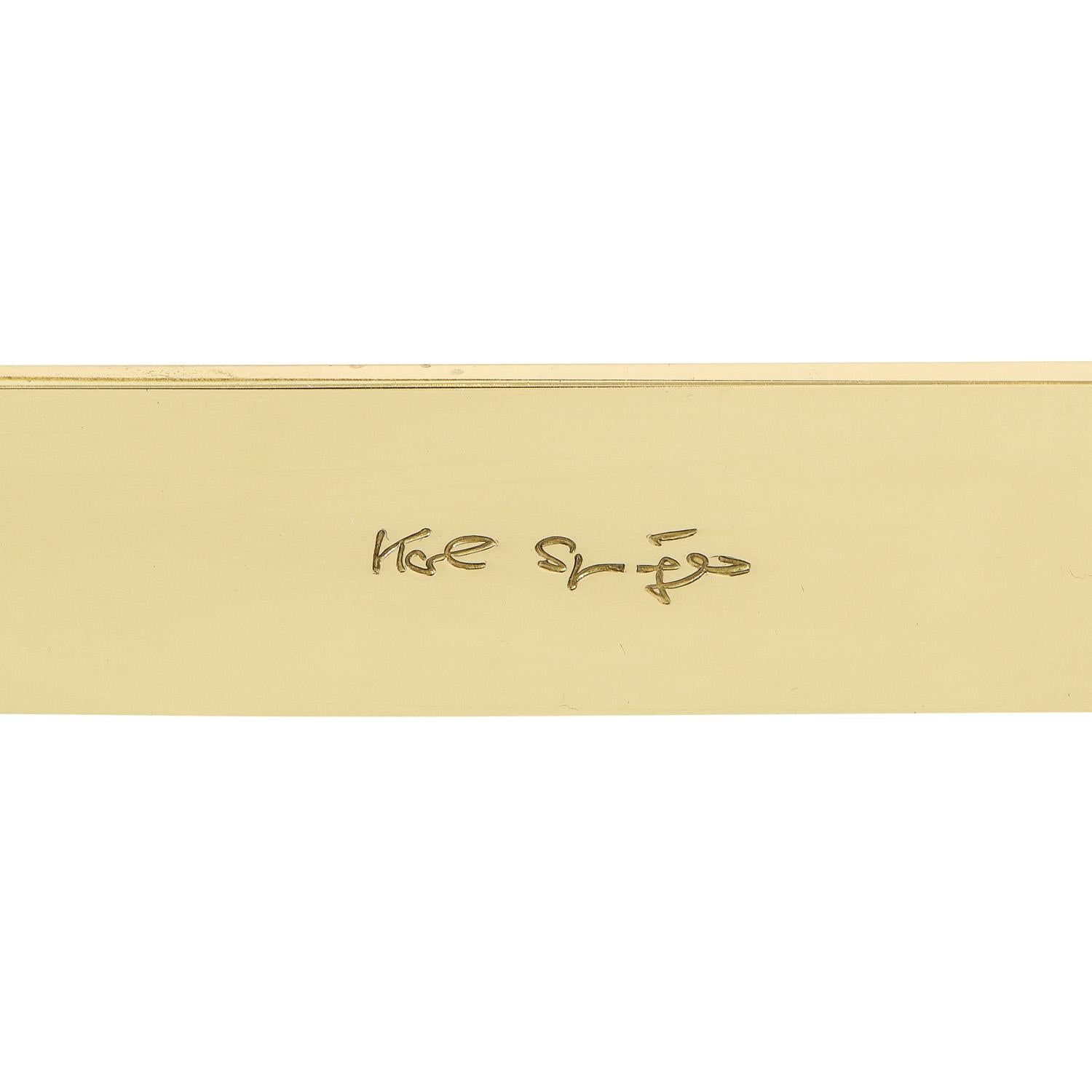 Table basse Karl Springer méticuleusement fabriquée avec des pieds en lucite des années 1980, signée Excellent état - En vente à New York, NY