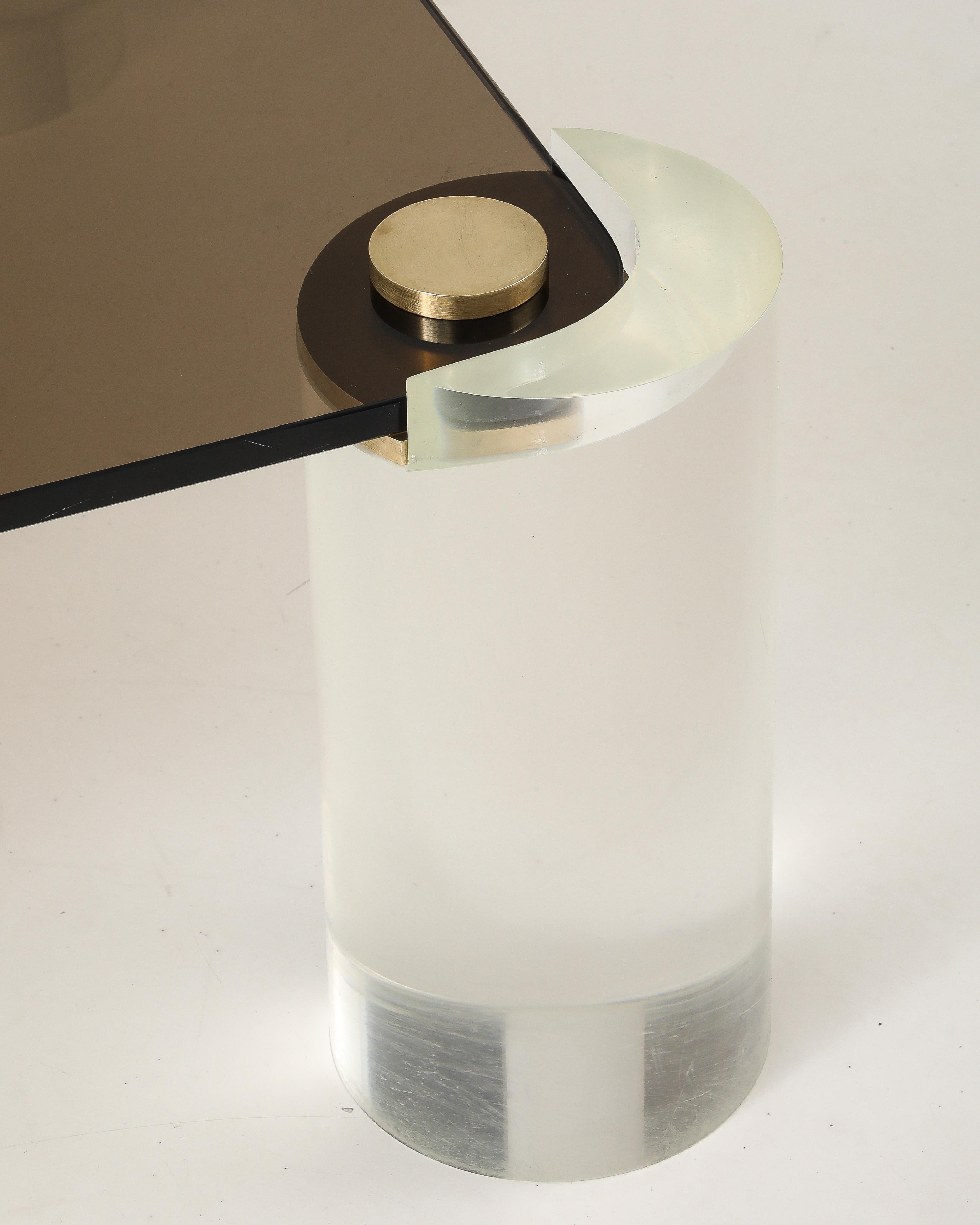 Tavolino da caffè in lucite e ottone fumé di Karl Springer, metà secolo 1980. in vendita 3