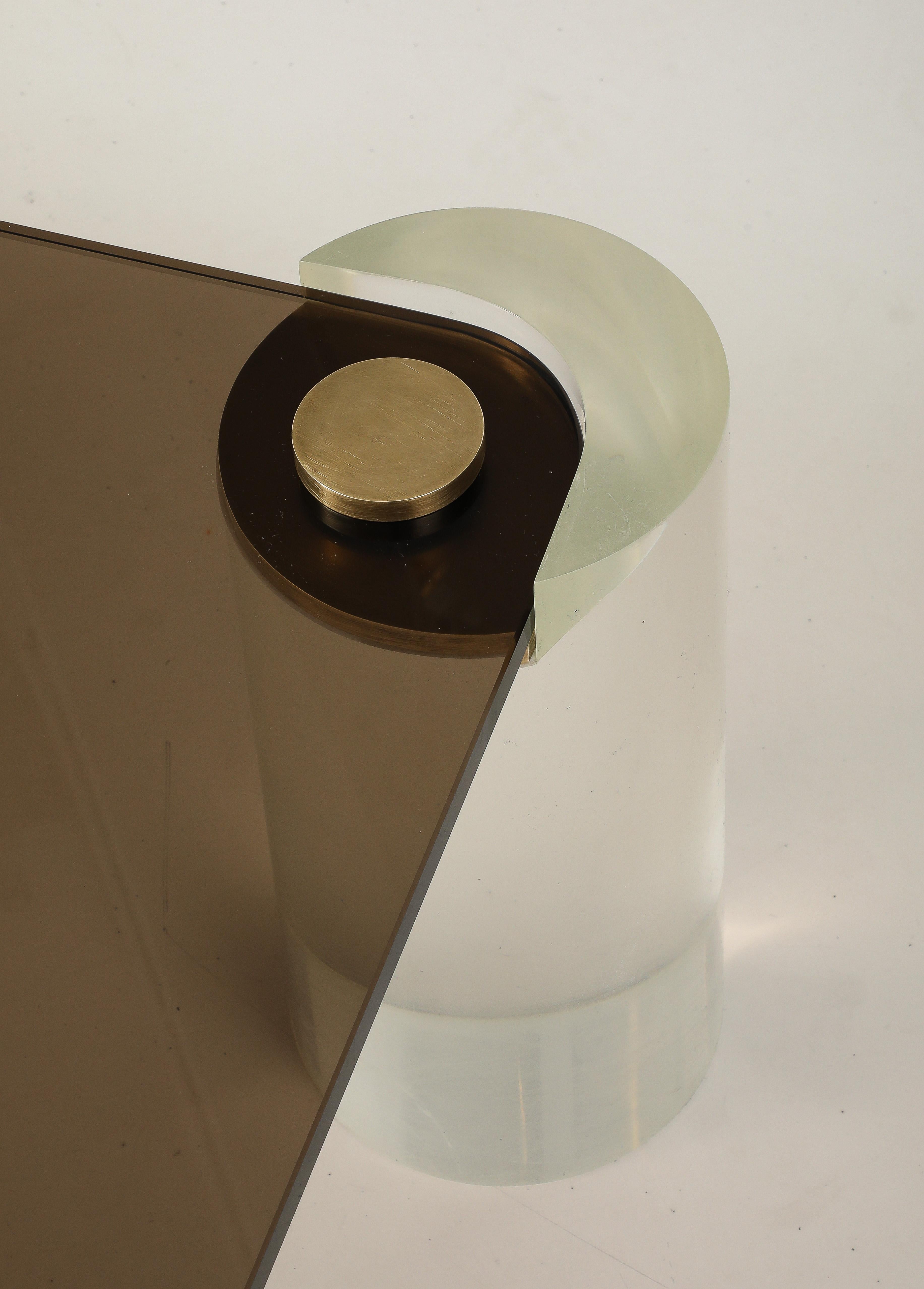 Tavolino da caffè in lucite e ottone fumé di Karl Springer, metà secolo 1980. in vendita 5