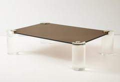 Table basse Karl Springer des années 1980 en lucite et laiton en verre fumé