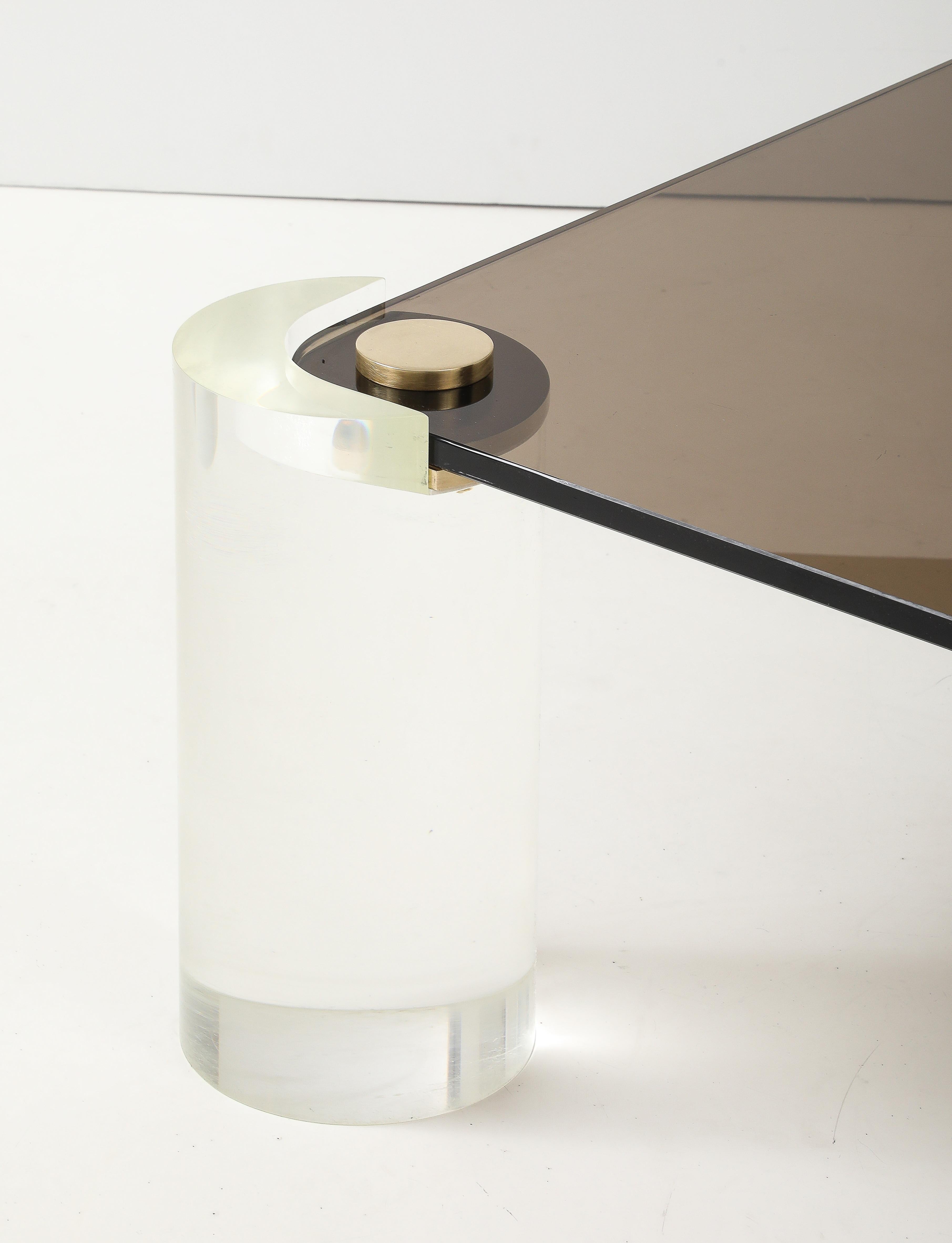 Tavolino da caffè in lucite e ottone fumé di Karl Springer, metà secolo 1980. in vendita 2