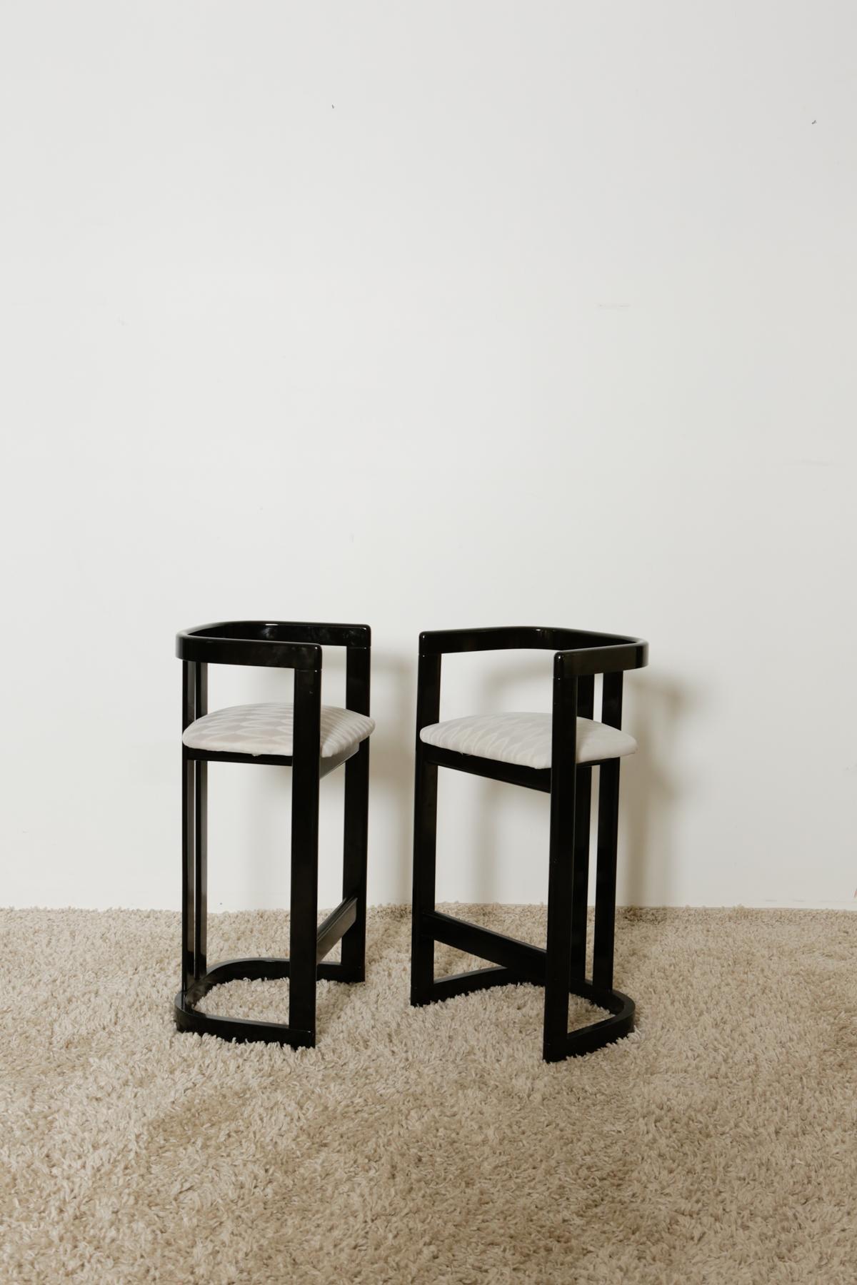 Karl Springer “Onassis” style 1980s black lacquer bar stools as a set

Karl Springer “Onassis” style 1980s black lacquer bar stools. Sleek modern and comfortable seating, best paired with your favorite beverage and snack. Held together by a