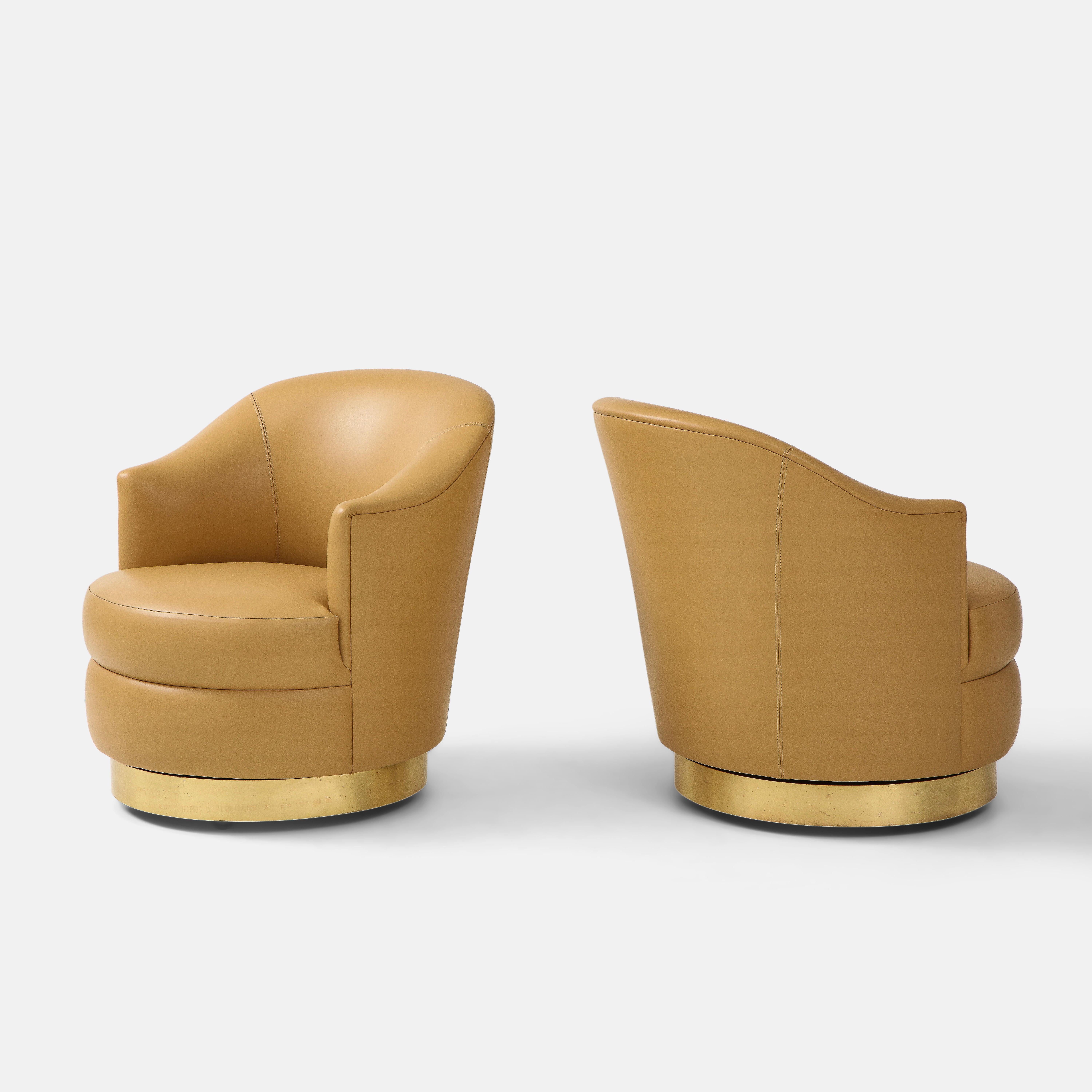 Karl Springer Pair of Swivel Chairs in Camel Edelman Leather and Brass, 1980s In Good Condition In New York, NY