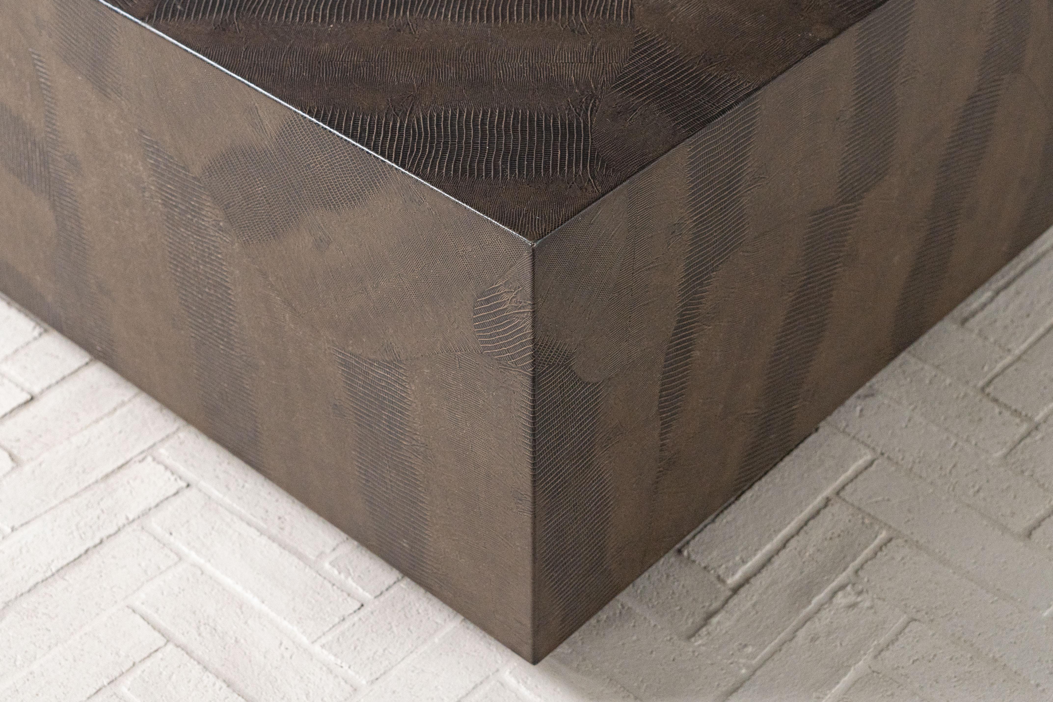 Mesa baja con pedestal Karl Springer Estadounidense en venta