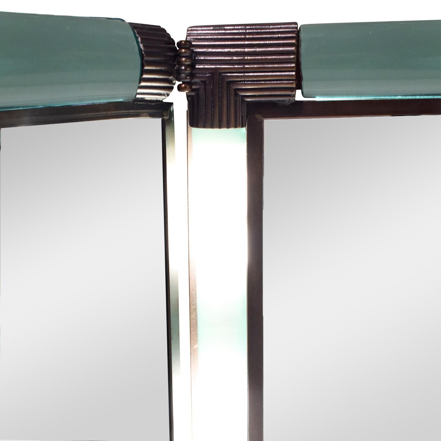 Rare miroir de coiffeuse lumineux Karl Springer en verre et bronze, signé, années 1980 Excellent état - En vente à New York, NY