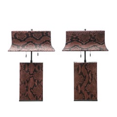 Karl Springer Rare lampe de table « pagode » en python aubergine des années 1980 (signé)