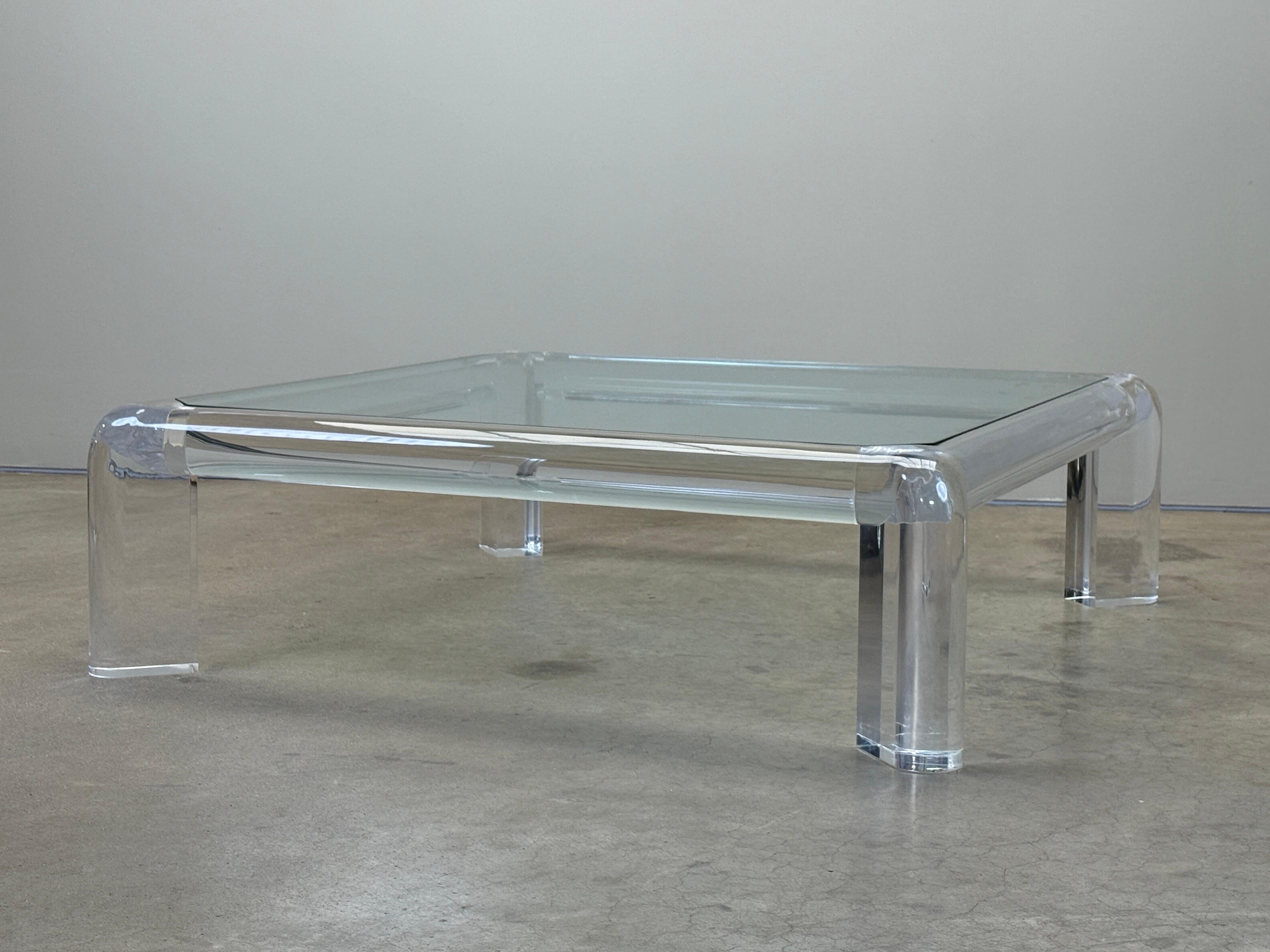 Karl Springer Signiert 'Mark II' Lucite Couchtisch (Ende des 20. Jahrhunderts) im Angebot