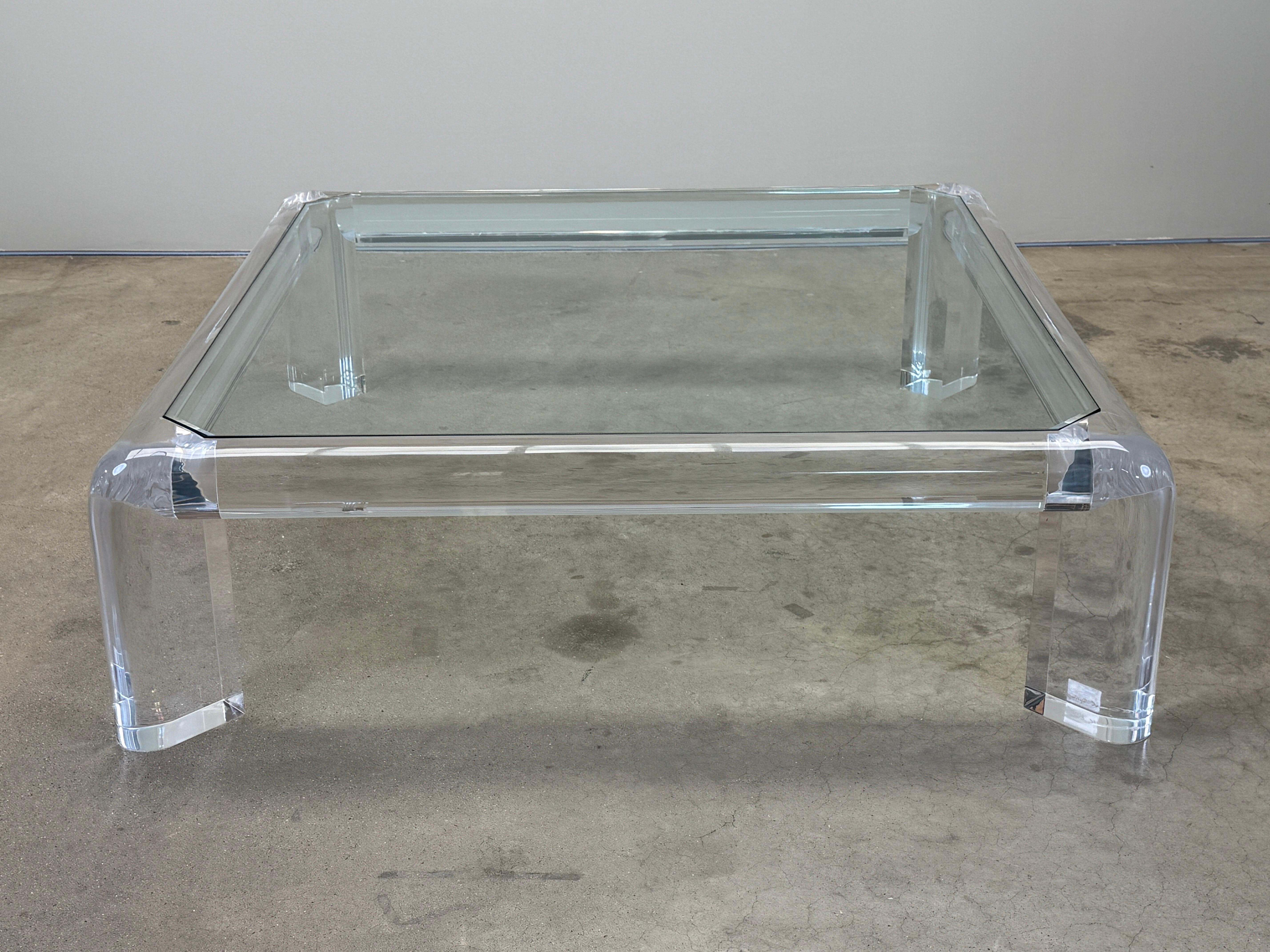 Karl Springer Signiert 'Mark II' Lucite Couchtisch im Angebot 1