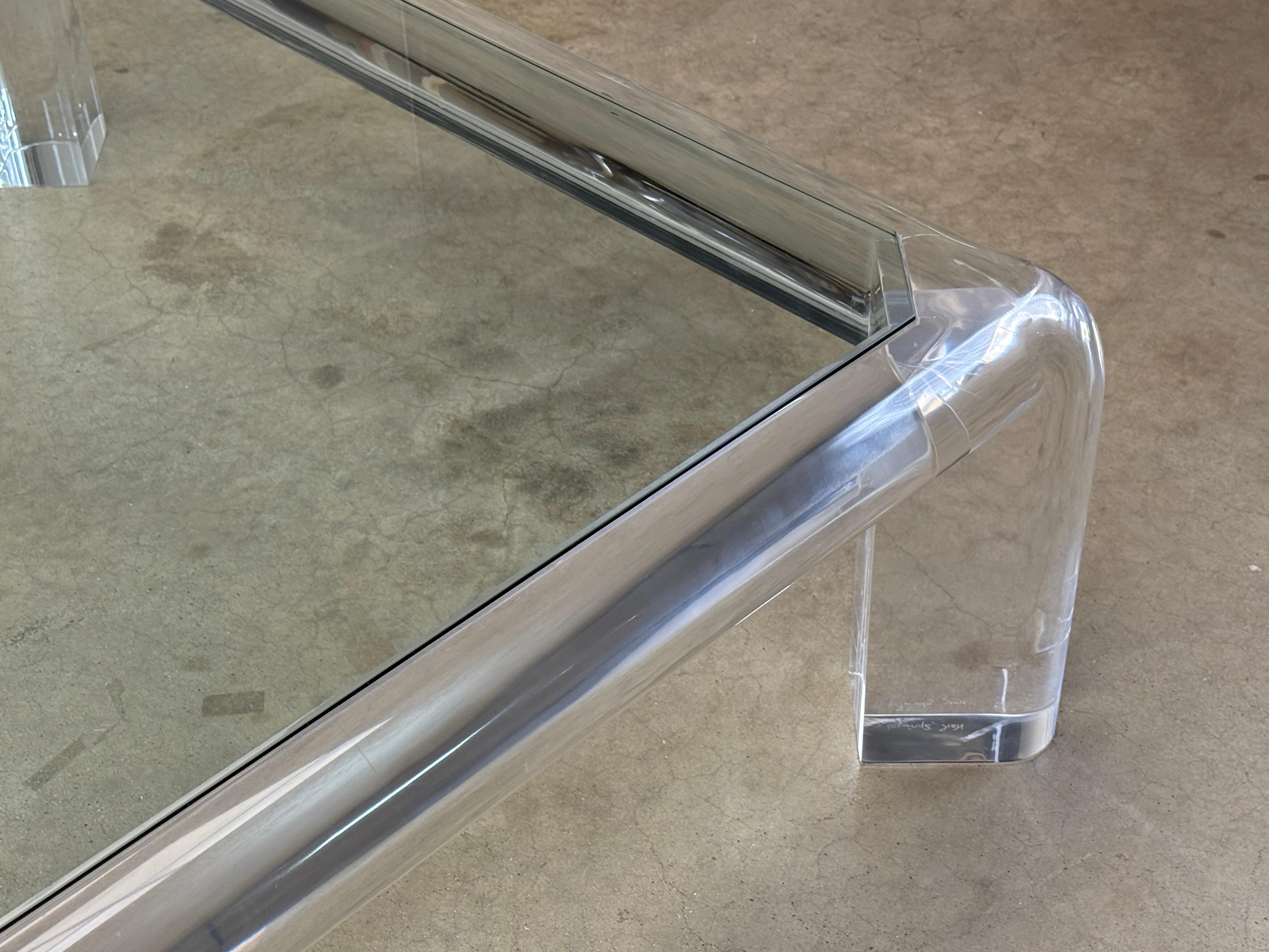 Karl Springer Signiert 'Mark II' Lucite Couchtisch im Angebot 3