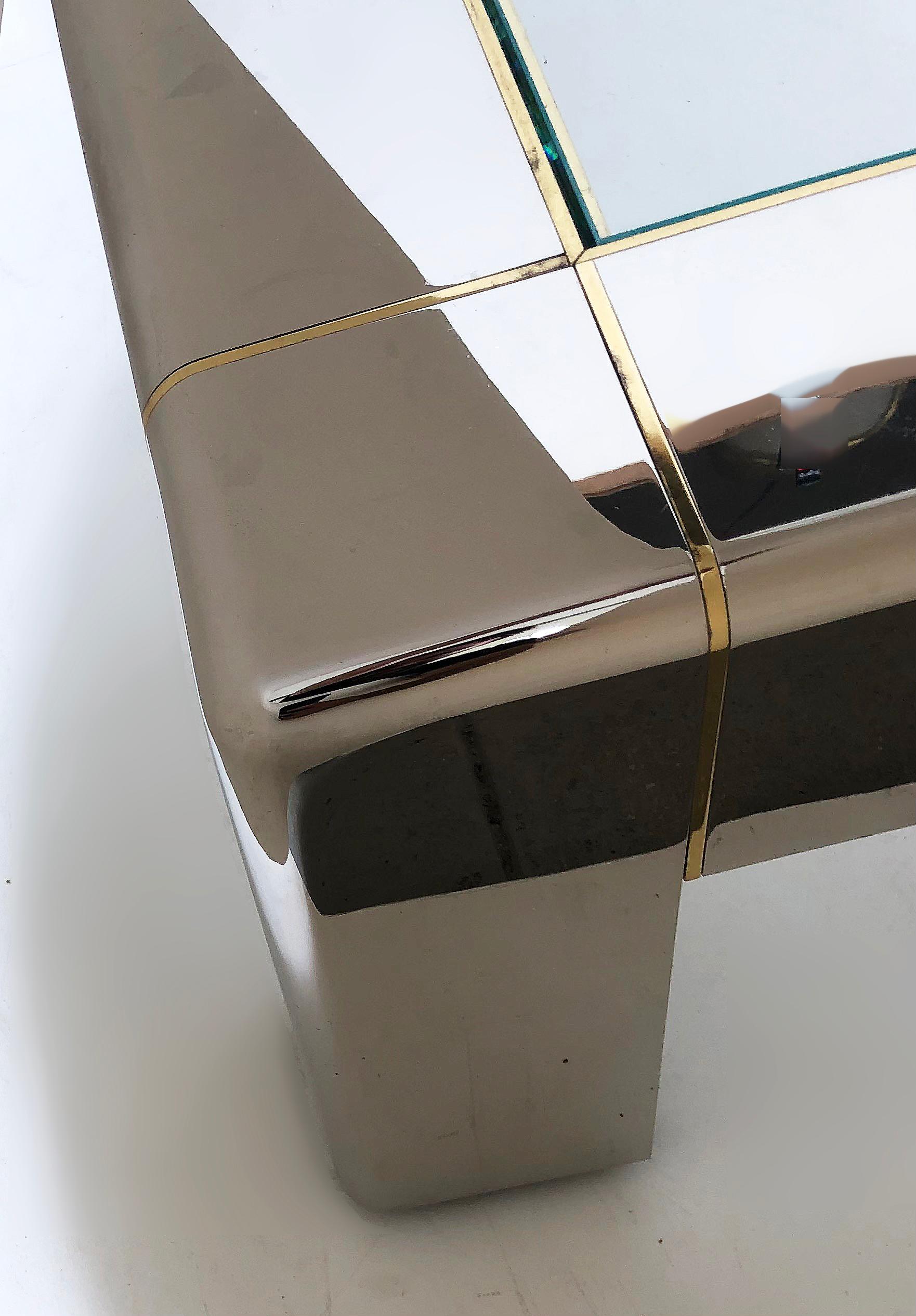 20ième siècle Table basse en acier inoxydable Karl Springer avec plateau en laiton et verre en vente
