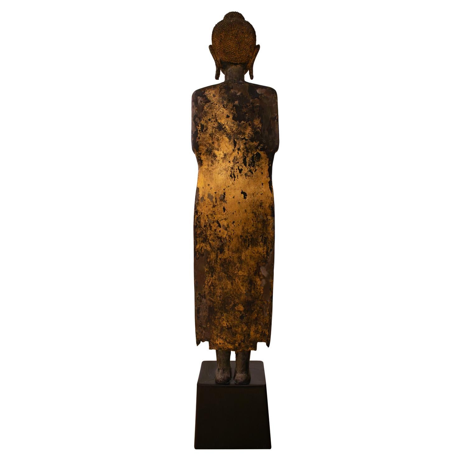 Fatto a mano Karl Springer Scultura di Buddha in piedi in bronzo dorato del XIX secolo in vendita