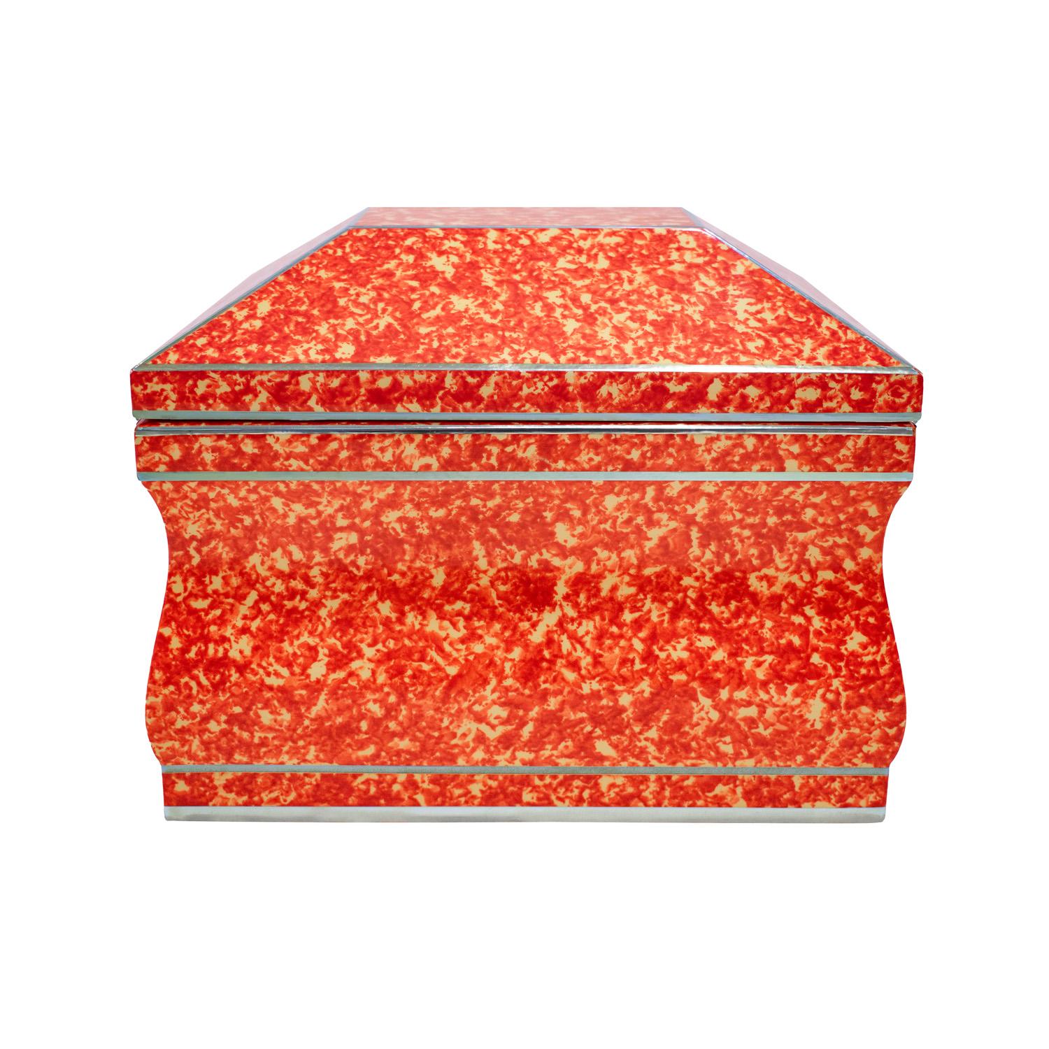 Wunderschöne Klappschachtel in rot-gelb gesprenkeltem Lack mit aufgelegter Silberfolie von Karl Springer, Amerika 1970er Jahre. Dies ist ein frühes Springer-Design.  Das Innere ist mit rotem Wildleder ausgekleidet, der Boden ist mit schwarzem Filz