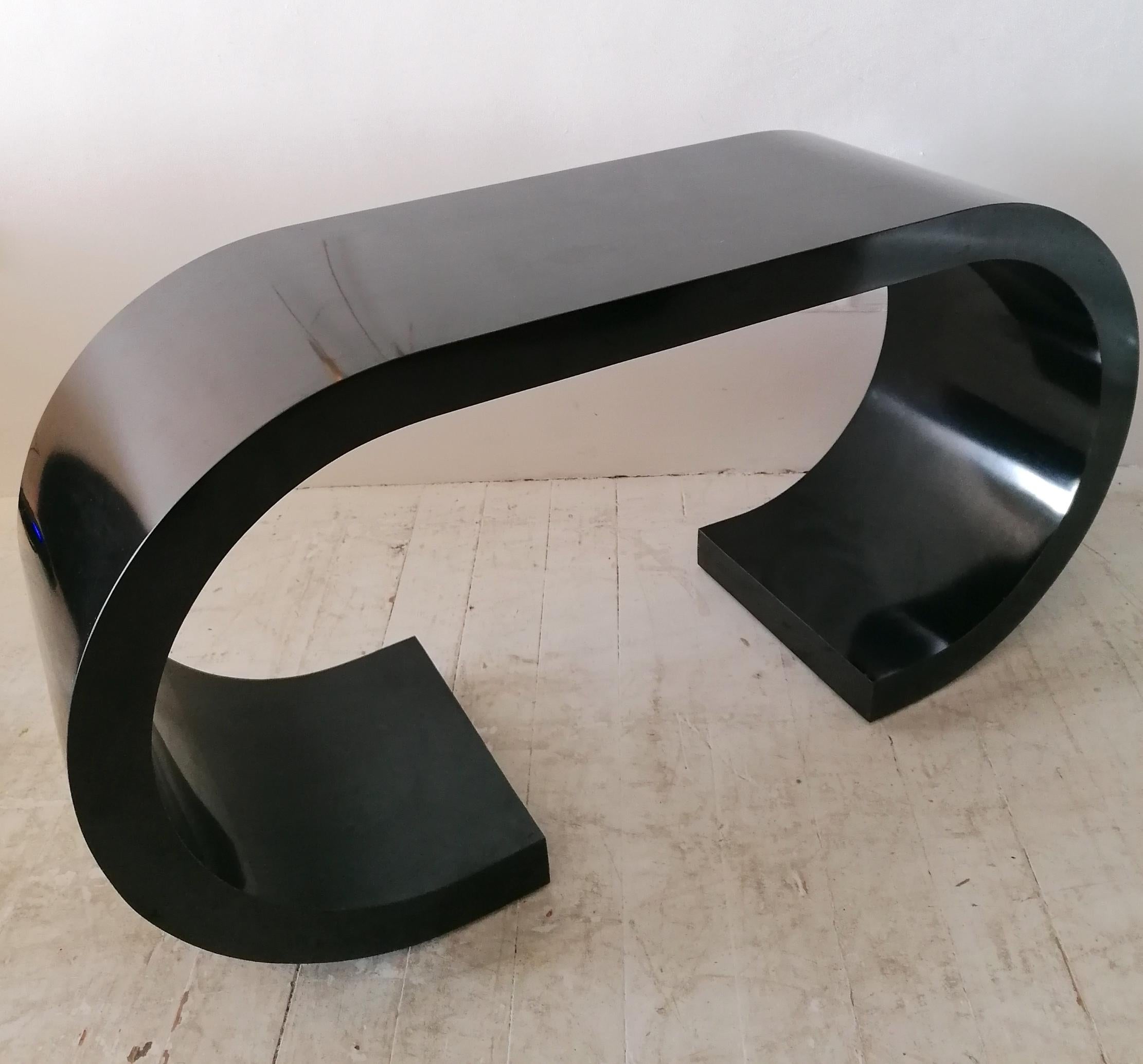 Karl Springer Stil schwarzes Laminat Wasserfall Konsole Tisch 1980er Jahre Amerikaner im Zustand „Gut“ im Angebot in Hastings, GB