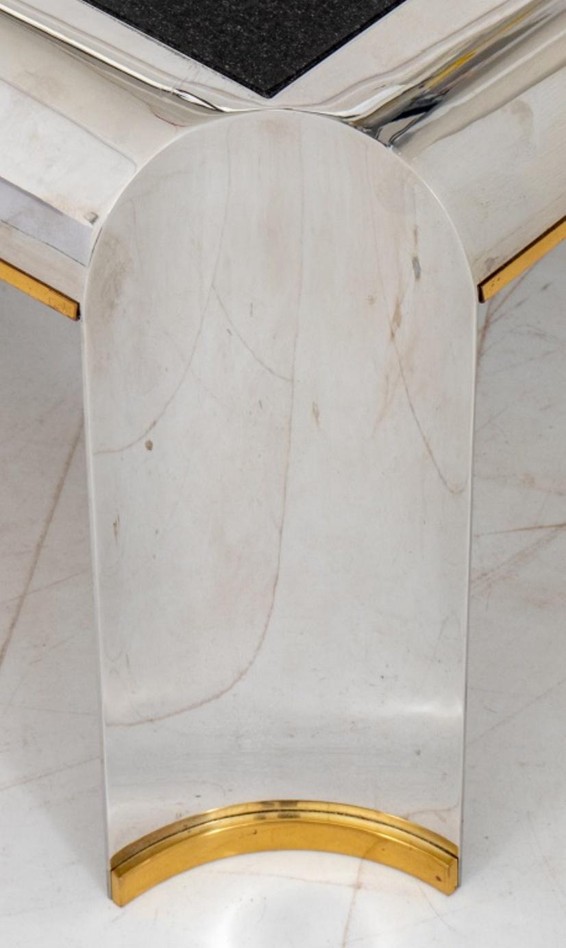 Table basse de style Karl Springer à plateau en marbre chromé en vente 3
