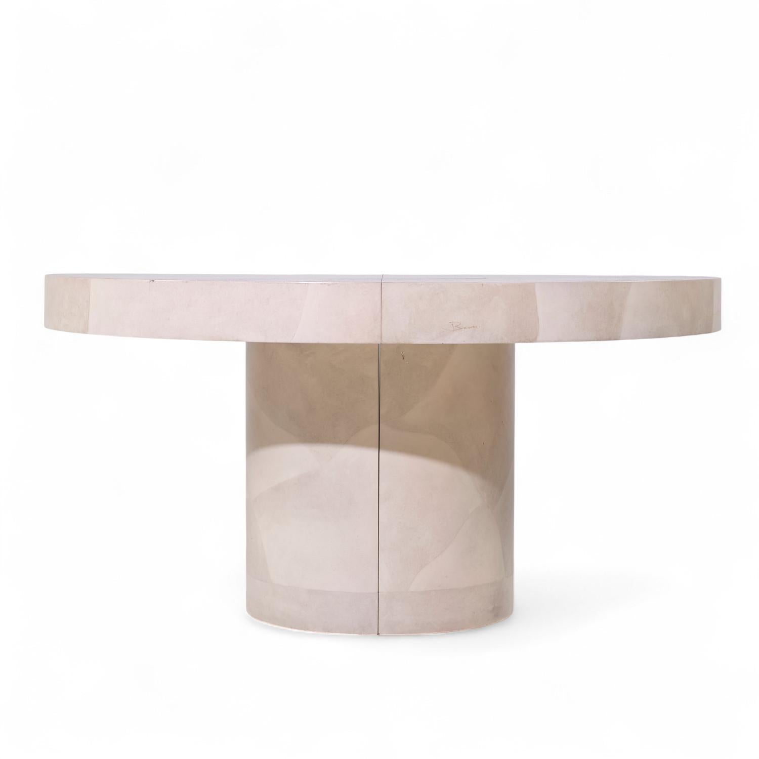 Table de salle à manger extensible en fausse peau de chèvre avec 4 abattants, style Karl Springer Bon état - En vente à Countryside, IL