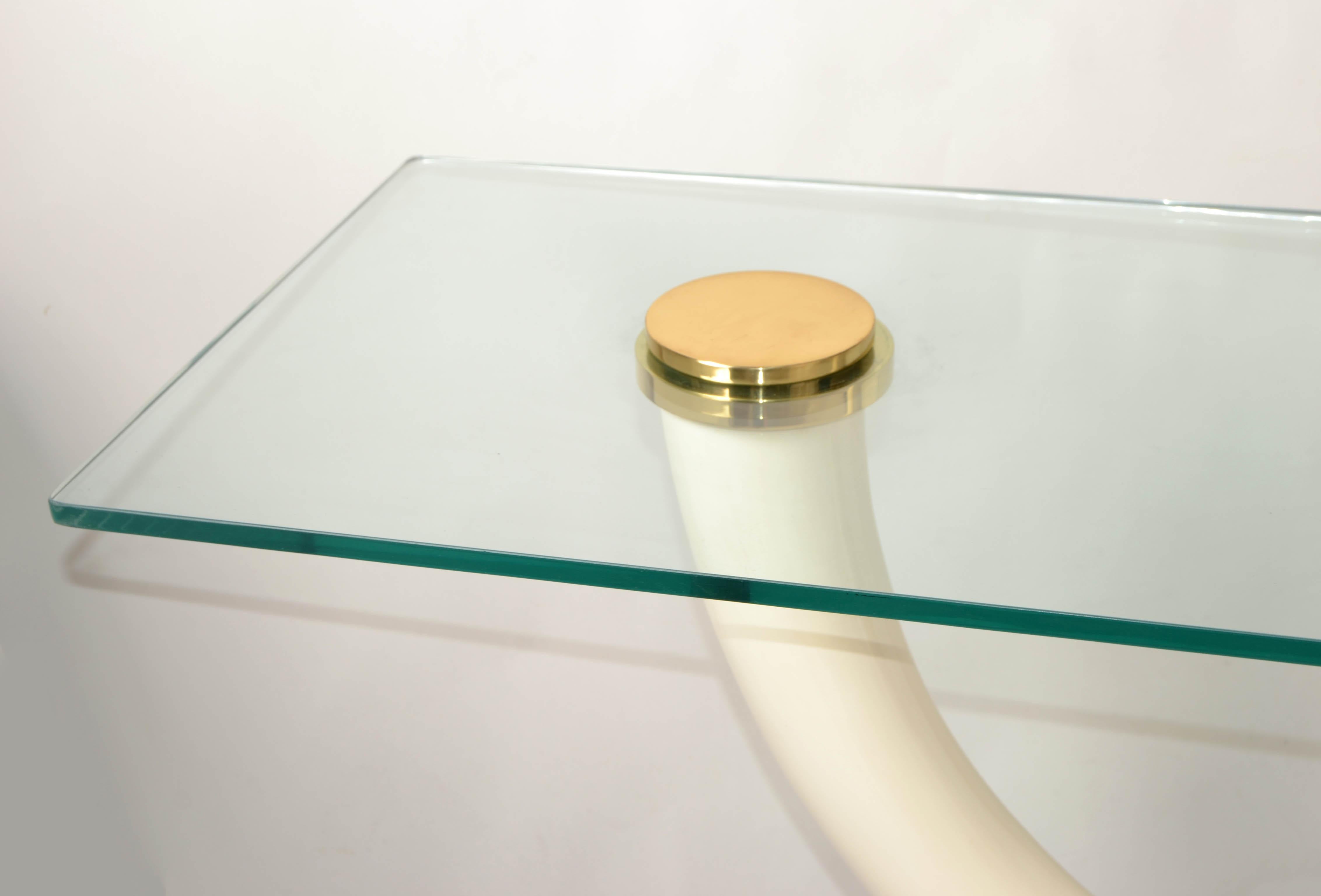 Mesa Consola de Cristal con Disco de Latón Estilo Karl Springer Faux Ivory Tusk Regency 1980 en venta 4