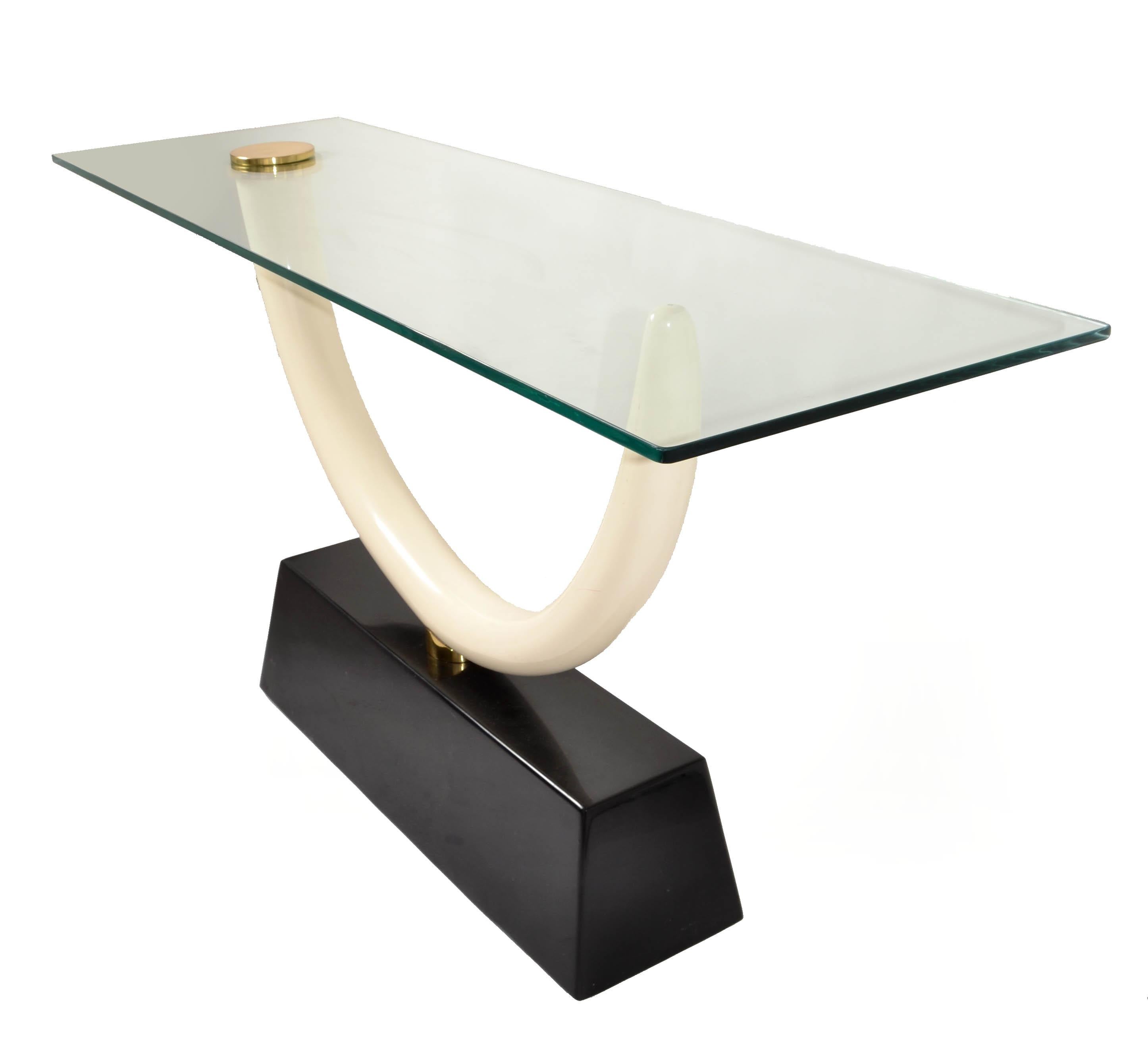 Mesa Consola de Cristal con Disco de Latón Estilo Karl Springer Faux Ivory Tusk Regency 1980 Estadounidense en venta