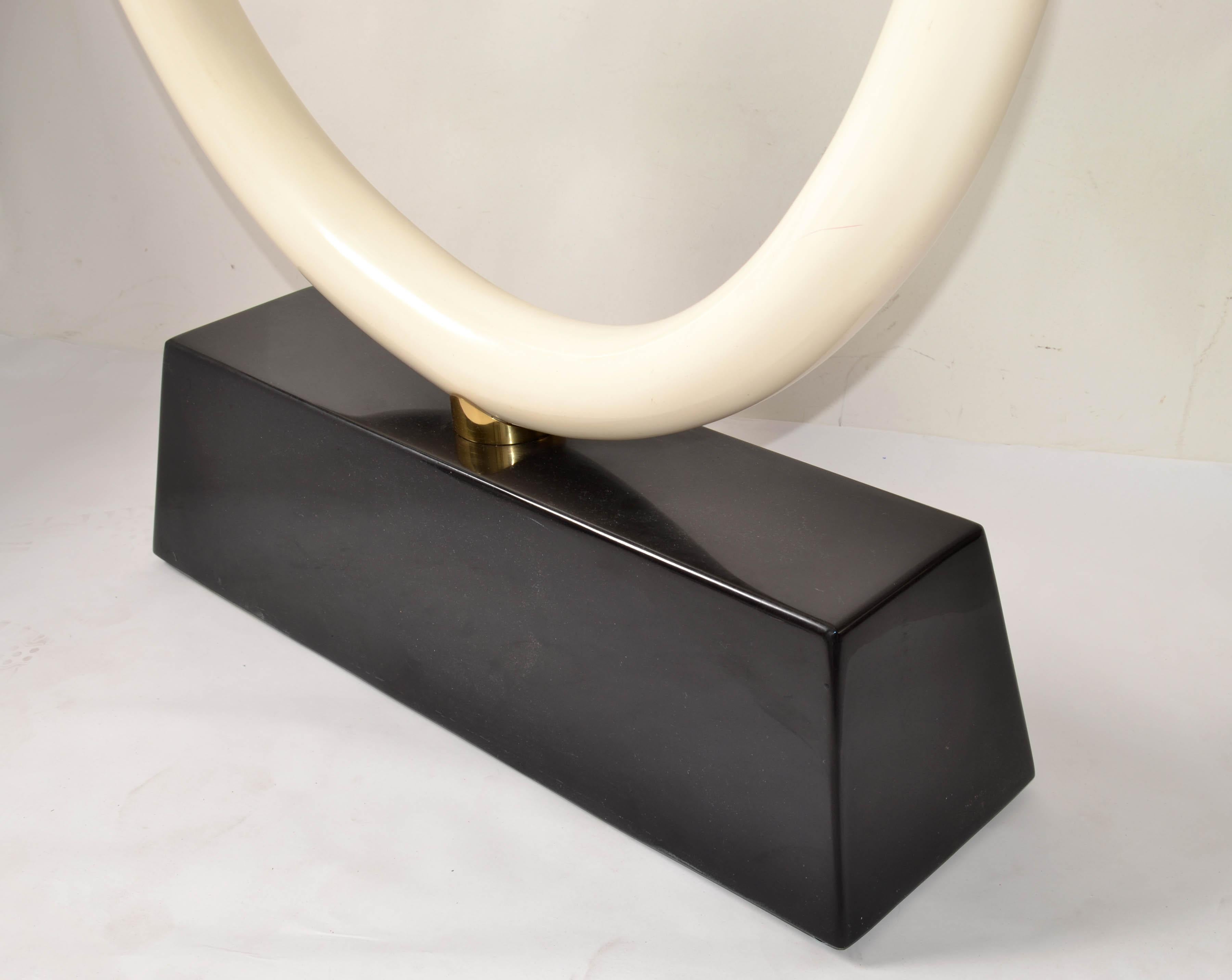 Mesa Consola de Cristal con Disco de Latón Estilo Karl Springer Faux Ivory Tusk Regency 1980 en venta 1