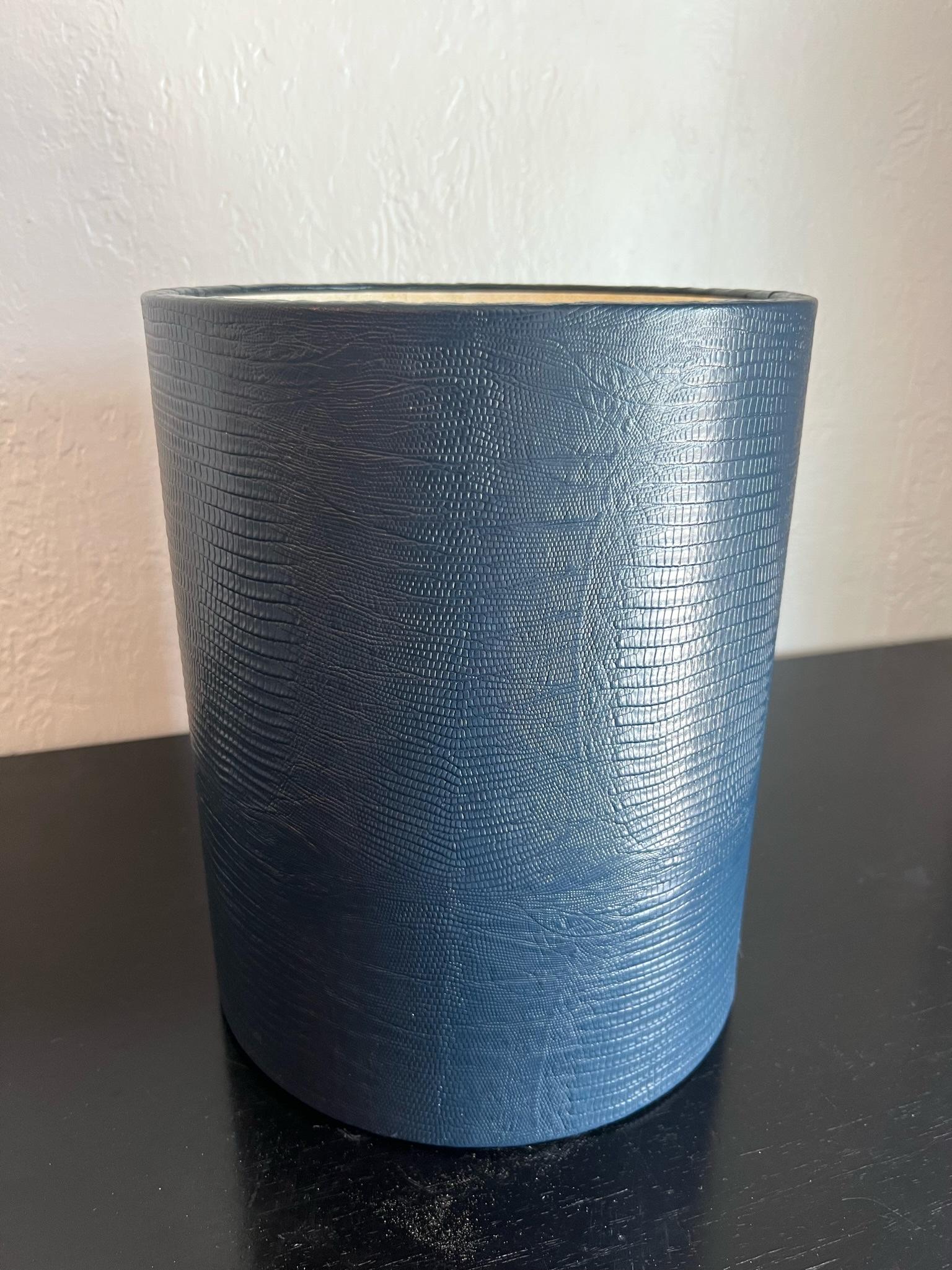 Karl Springer style faux snakeskin waste basket. Embossed faux snakeskin in a navy blue tone. 

Would work well in a variety of interiors such as modern, mid century modern, Hollywood regency, etc. Piece blends seamlessly with other designers such