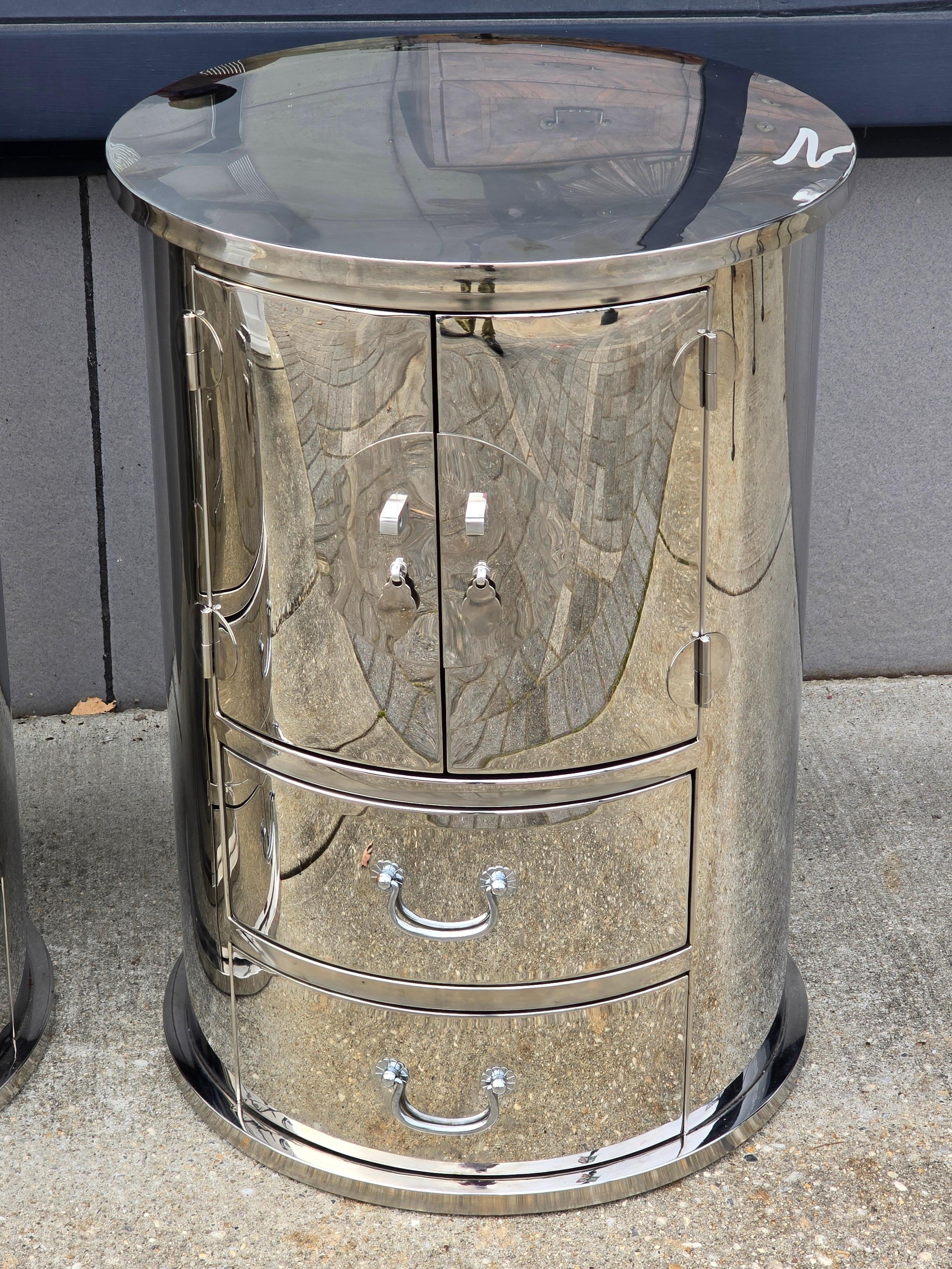 Moderne Tables à tambour en acier inoxydable forgé de style Karl Springer en vente