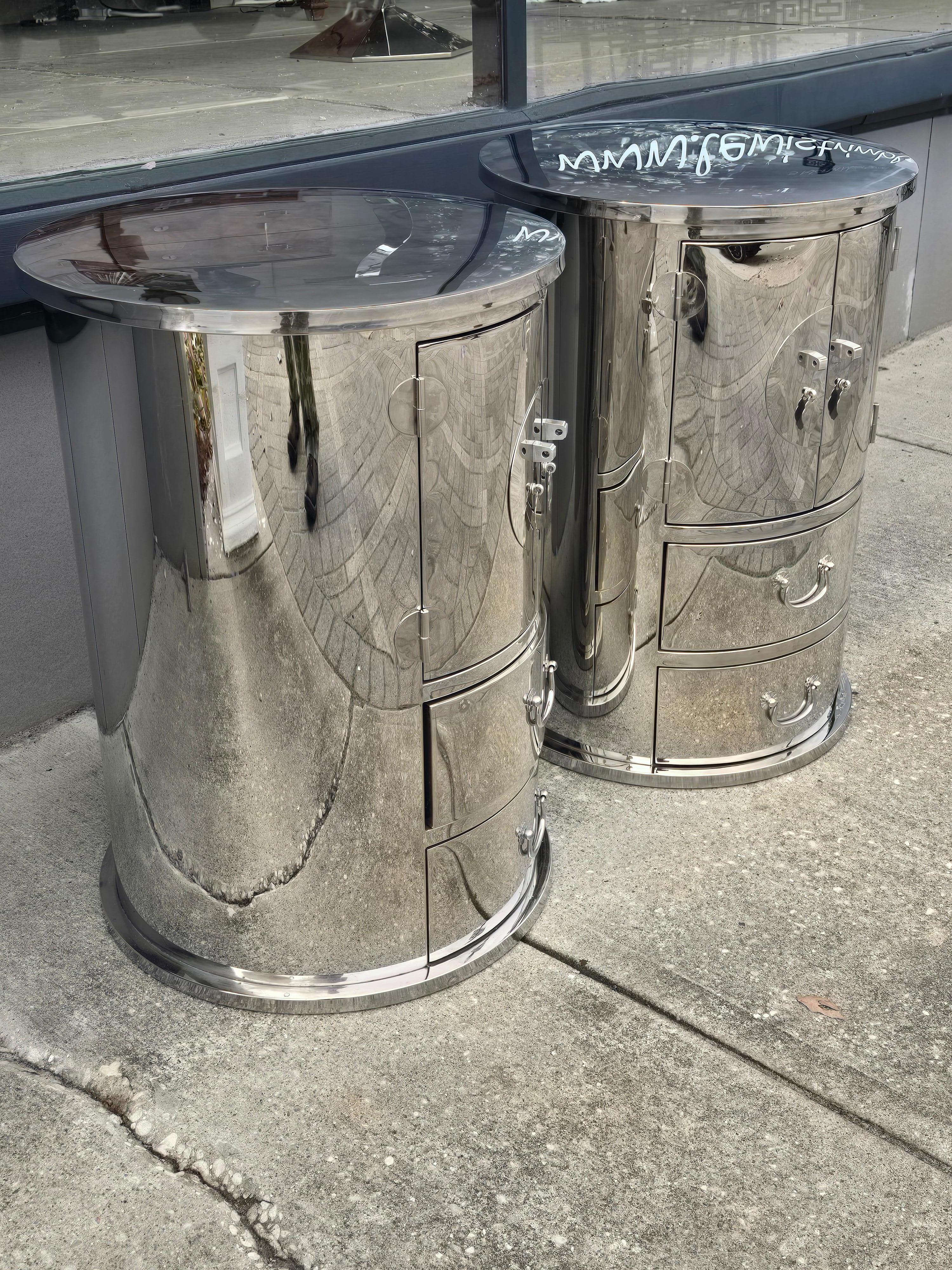 Fait main Tables à tambour en acier inoxydable forgé de style Karl Springer en vente